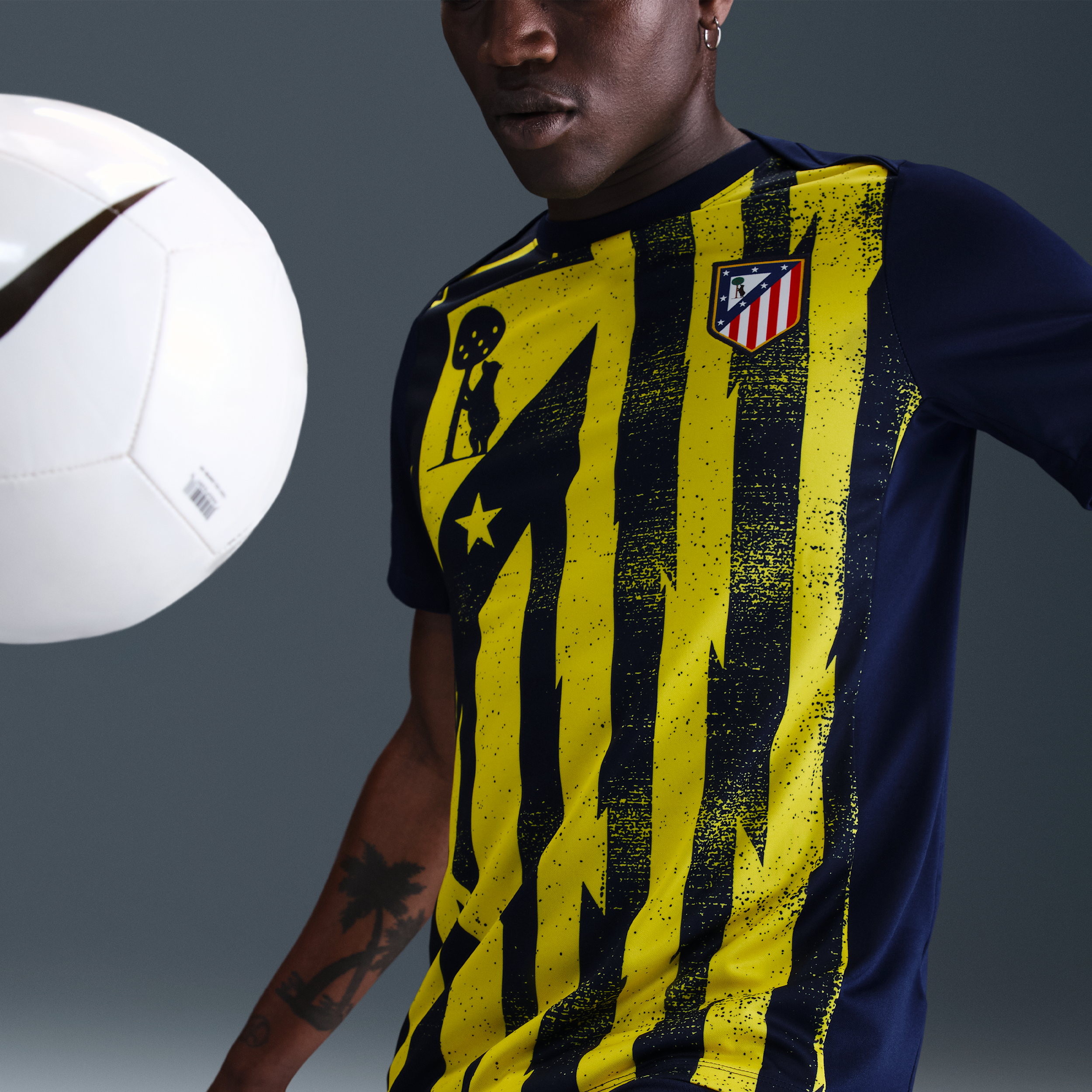 Thumbnail - Atlético Madrid Academy Pro Away Nike Dri-FIT kurzärmeliges Pre-Match-Fußballoberteil (Herren) - Blau