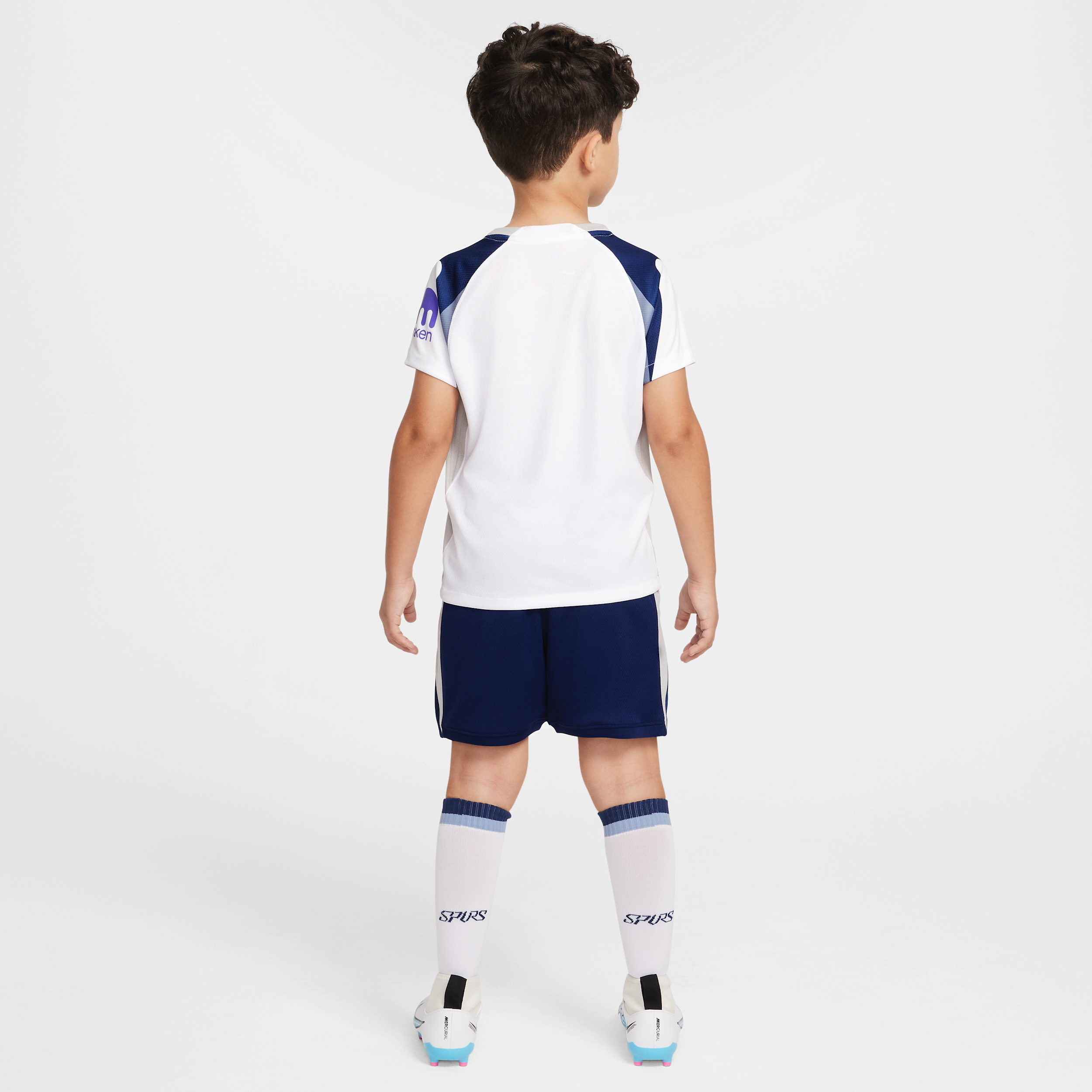 Thumbnail - Tottenham Hotspur 2025/26 Stadium Home dreiteiliges Nike Replika-Fußballtrikot-Set (jüngere Kinder) - Weiß