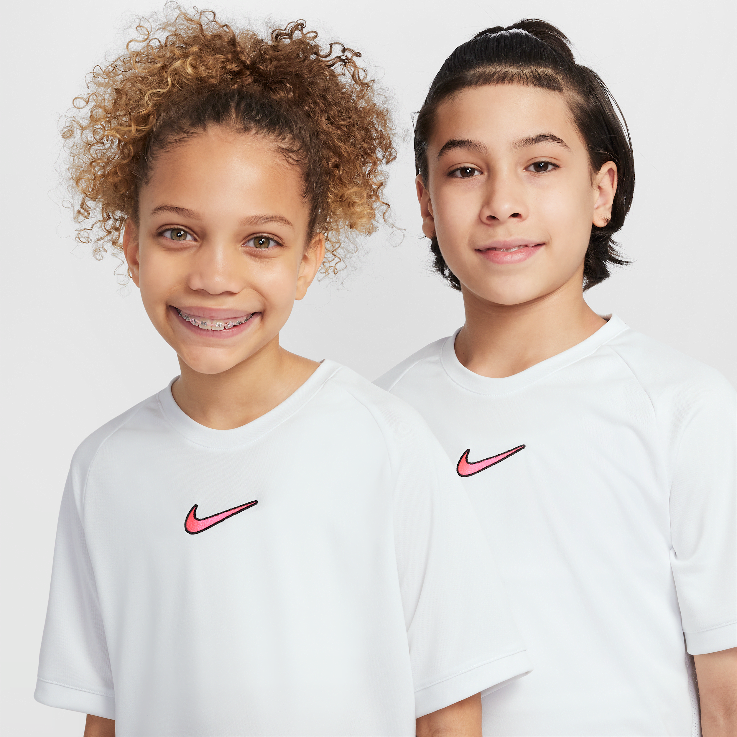 Thumbnail - Nike Academy Dri-FIT Kurzarm-Fußballoberteil (ältere Kinder) - Weiß