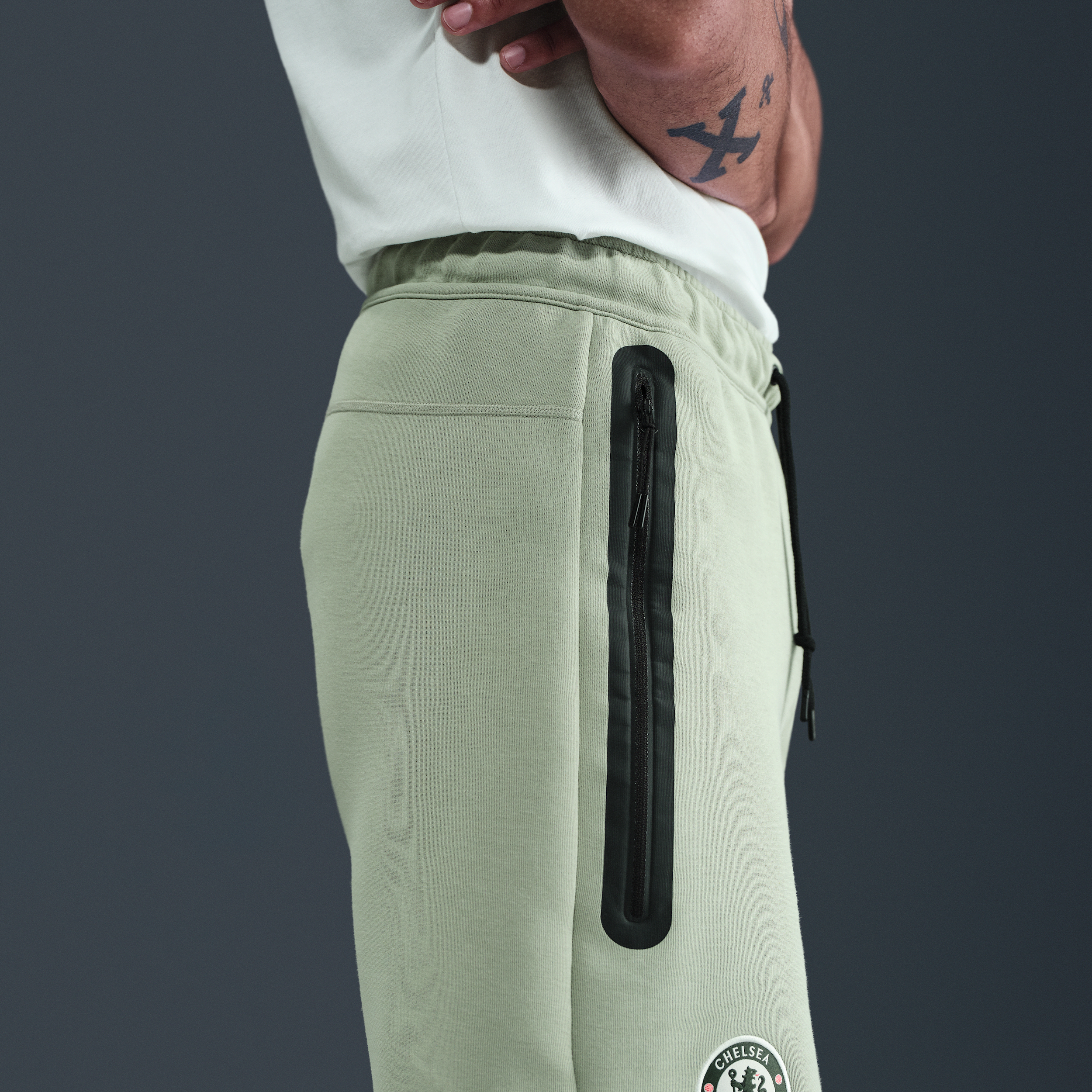 Thumbnail - FC Chelsea Tech Nike Fleece-Fußballshorts (Herren) - Grün