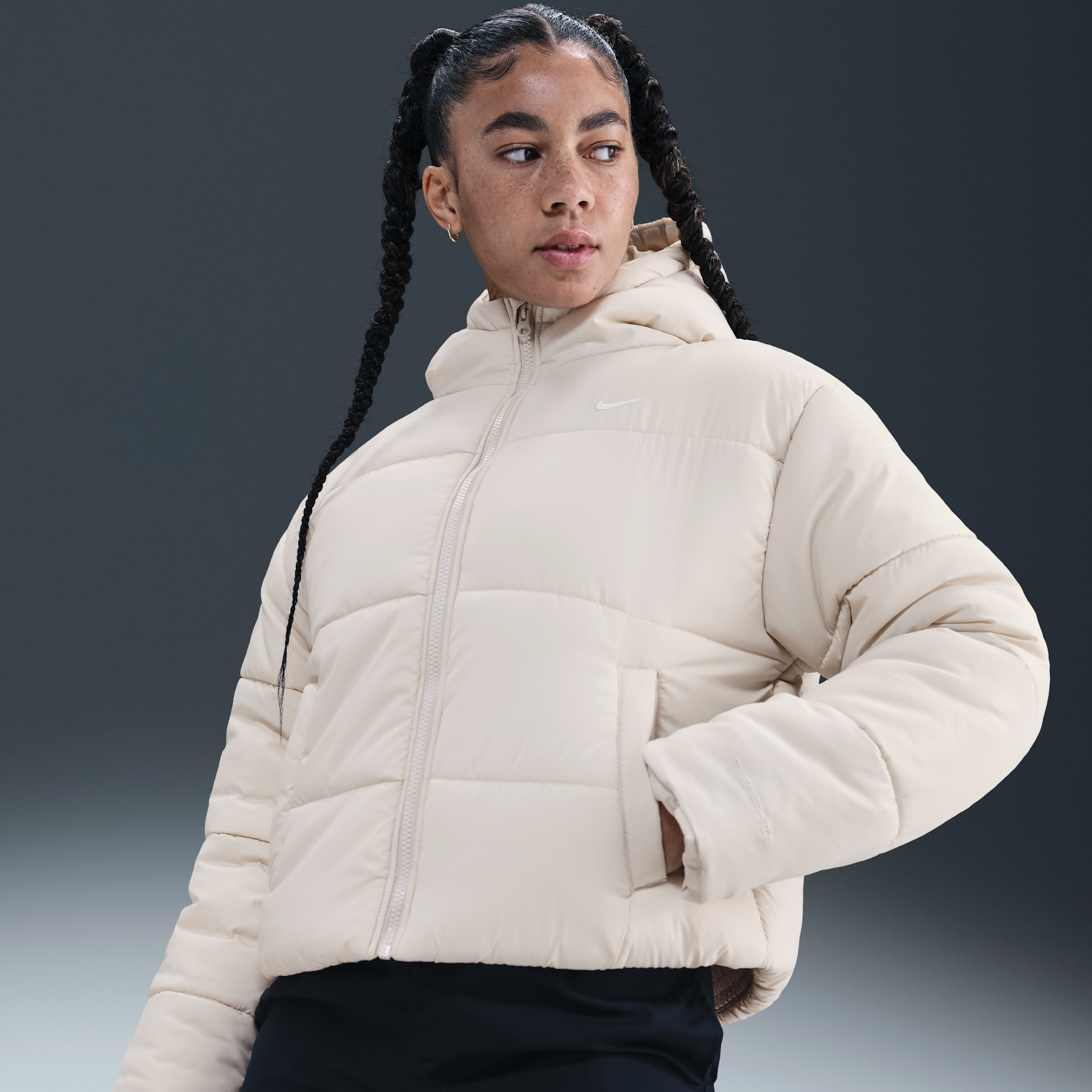 Thumbnail - Nike Classic Puffer lockere Therma-FIT Jacke mit Kapuze für Damen - Grau