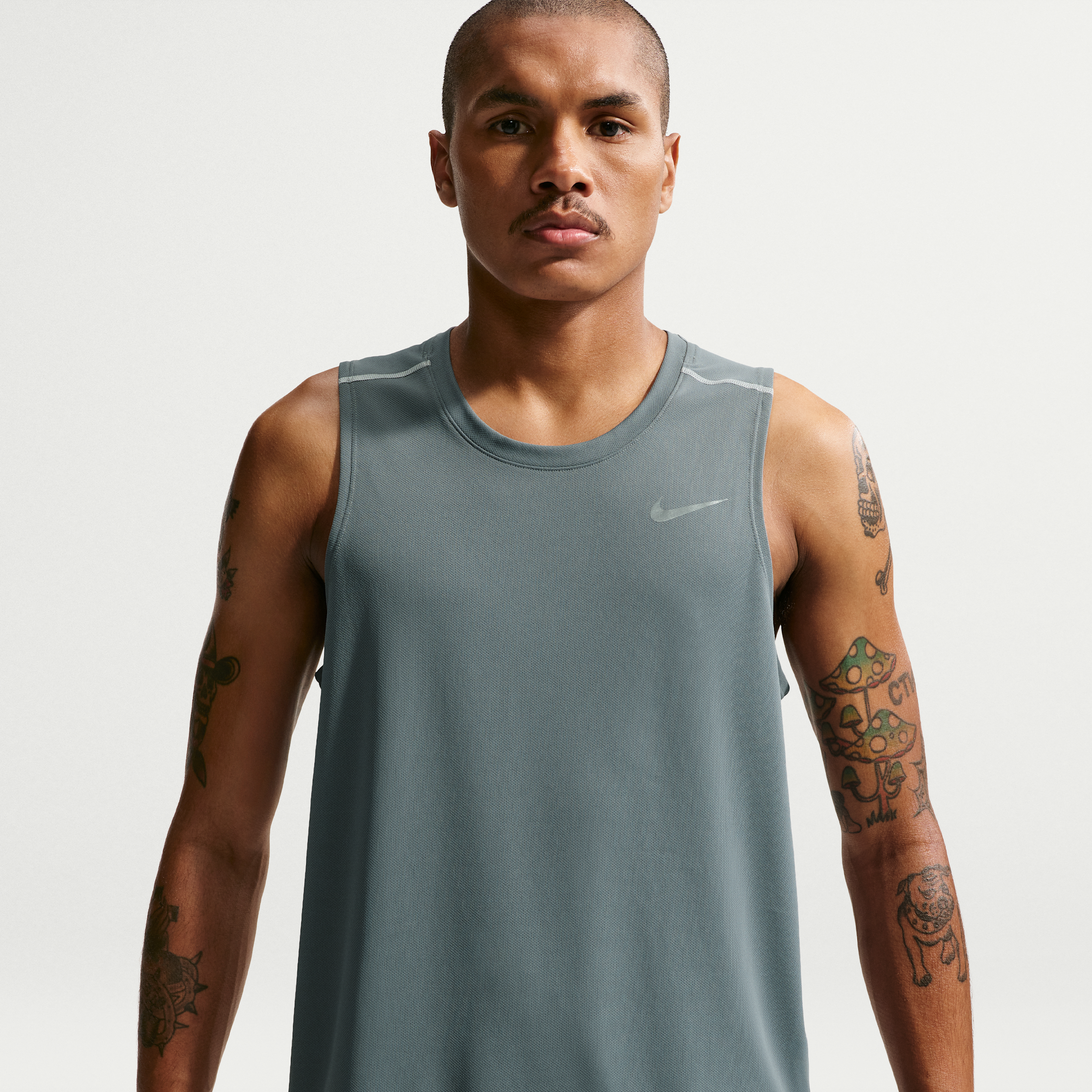 Nike Miler Dri-FIT-løbetanktop til mænd - grå
