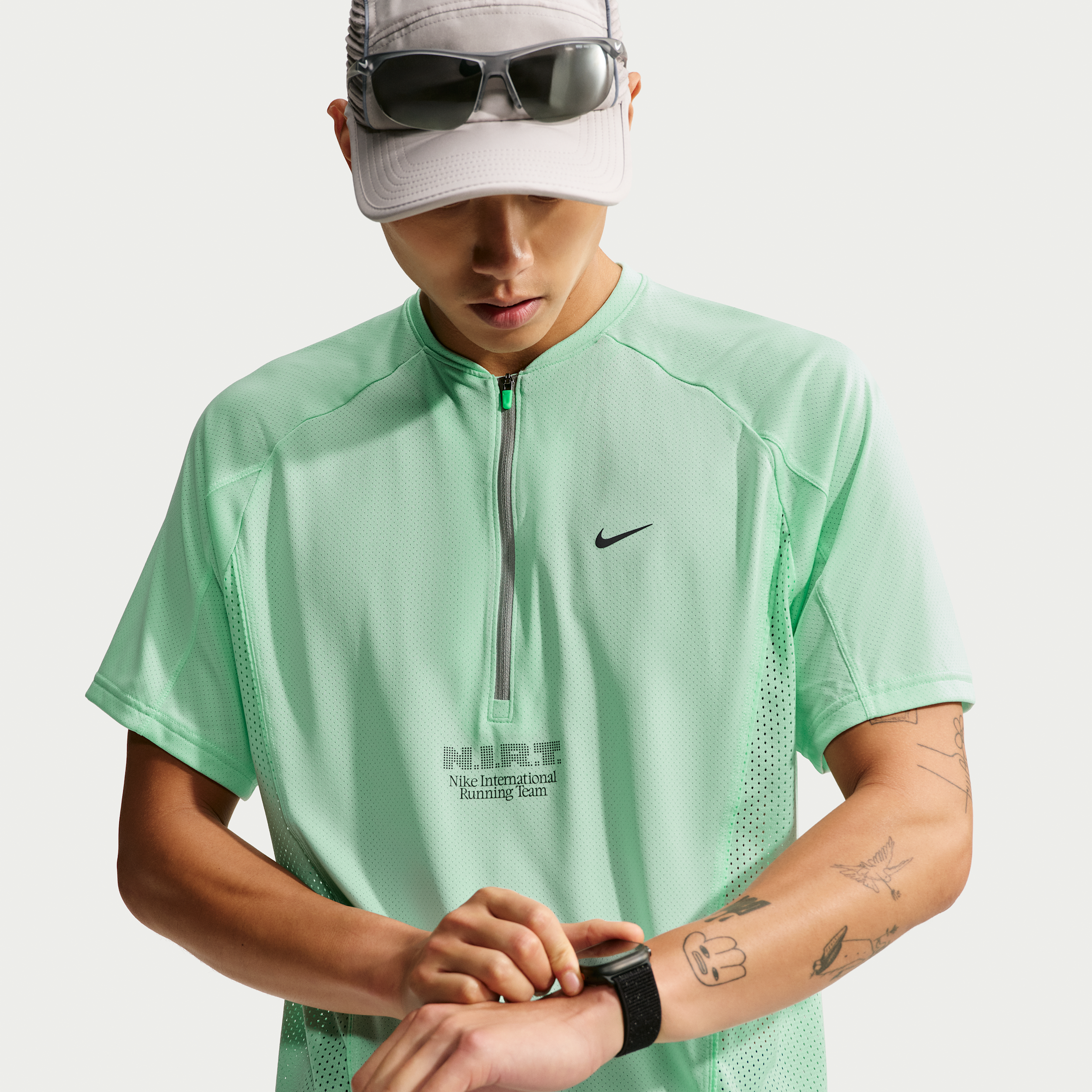 Kortærmet Nike Dri-FIT-løbeoverdel til mænd - grøn