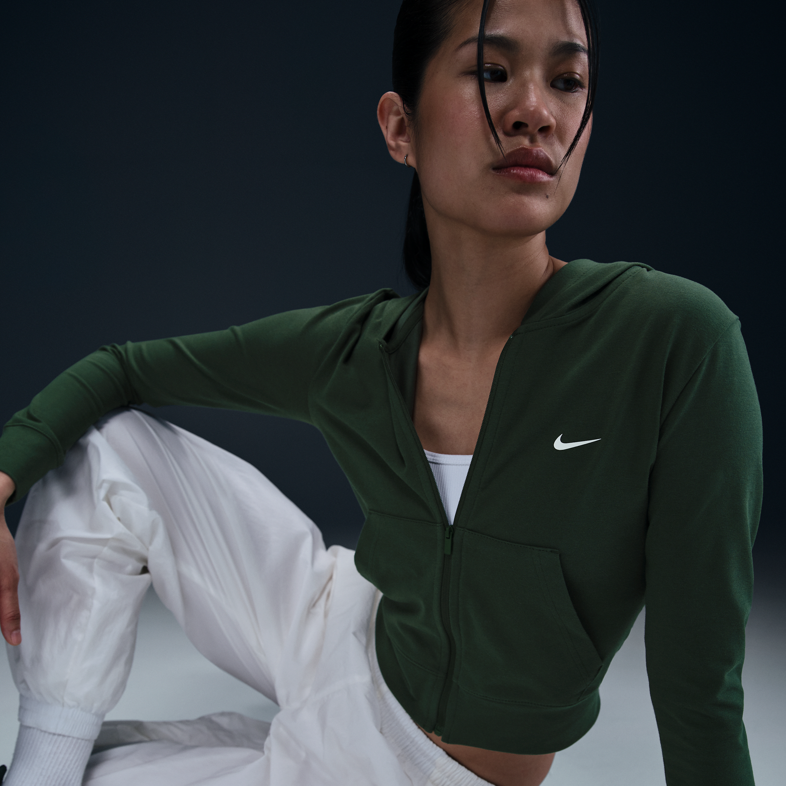 Haut à manches longues, capuche et zip Nike Sportswear pour femme - Vert