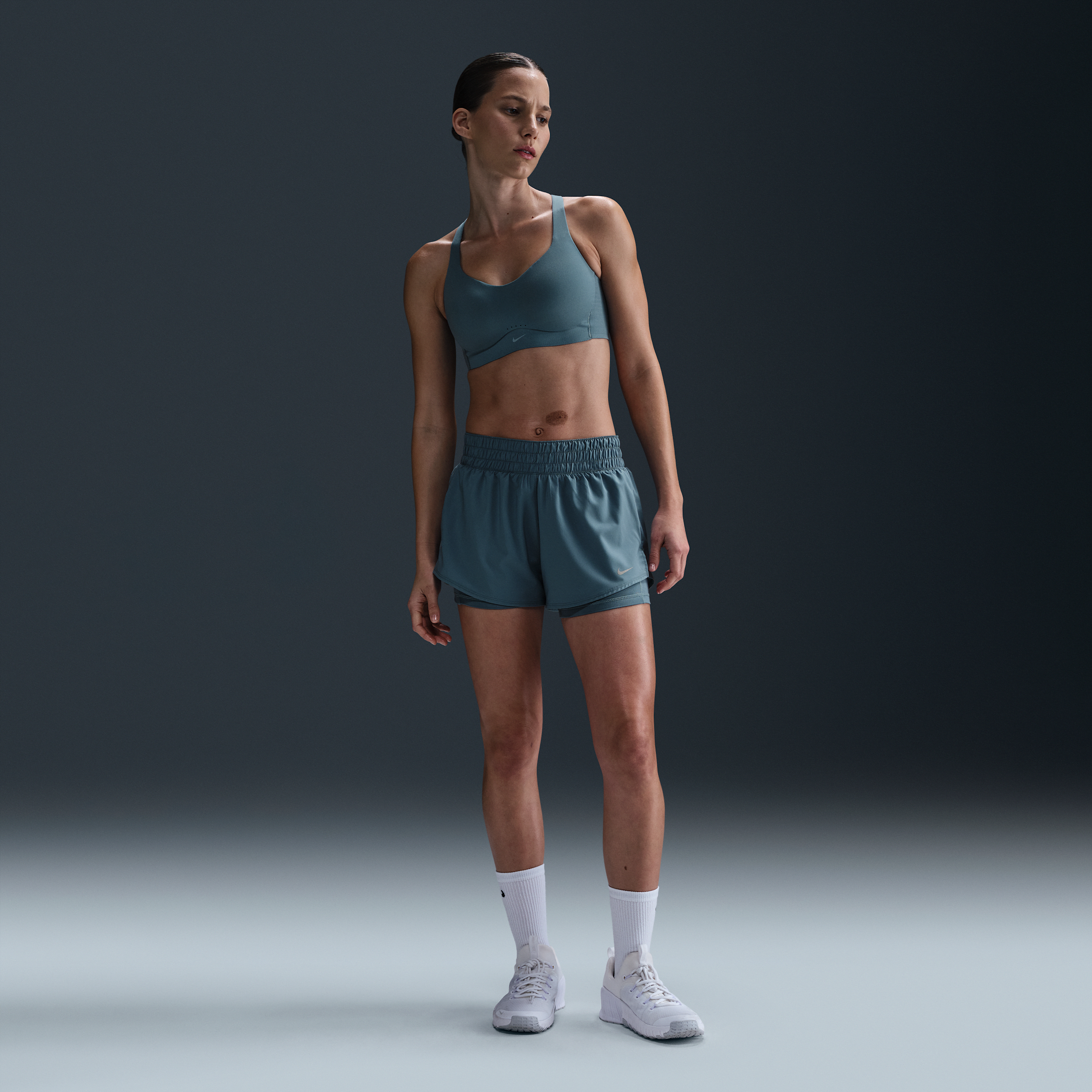 Thumbnail - Nike One Dri-FIT 2-in-1-Shorts mit mittelhohem Taillenbund für Damen (ca. 7,5 cm) - Blau