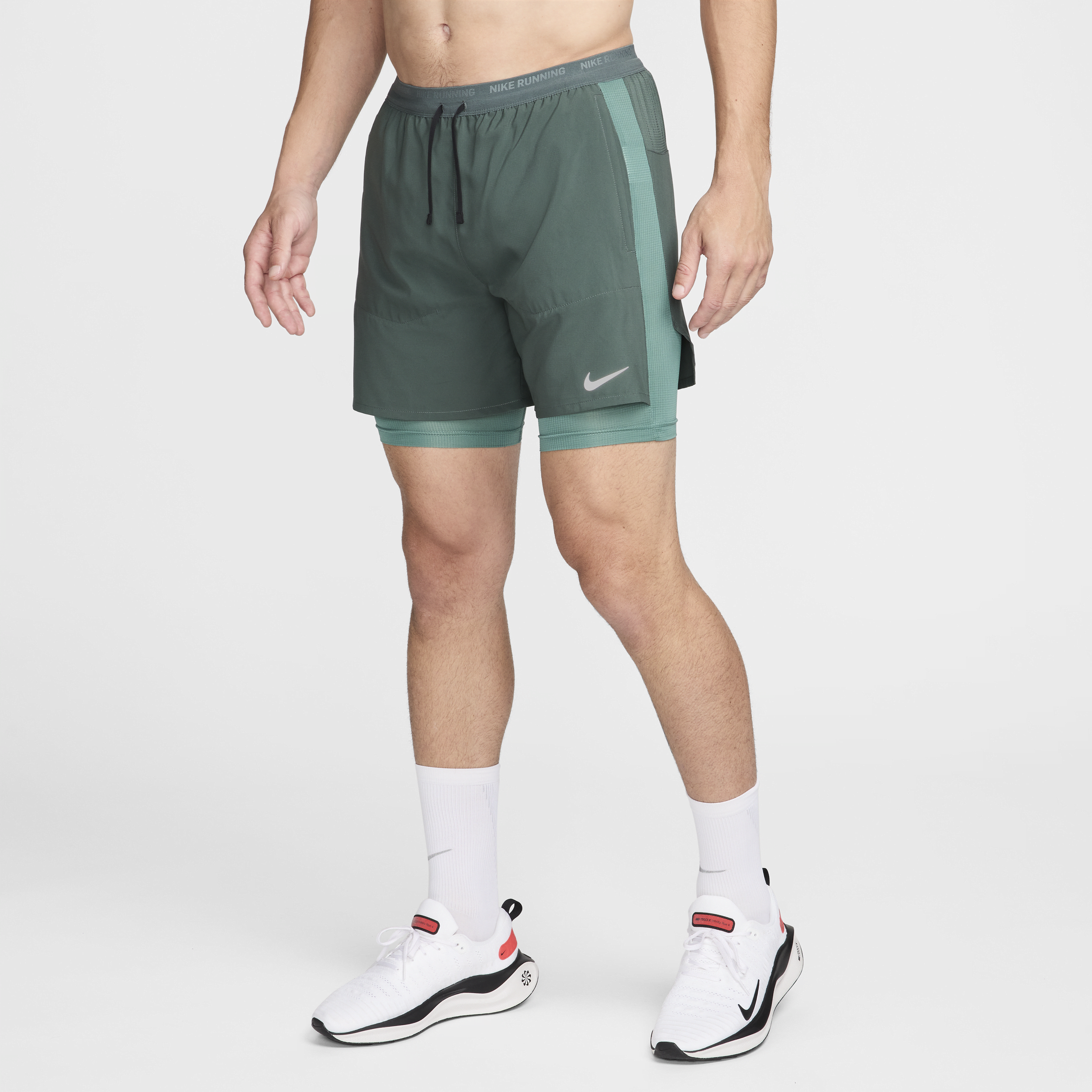 Nike Stride Dri-FIT hybride hardloopshorts voor heren (13 cm) - Groen