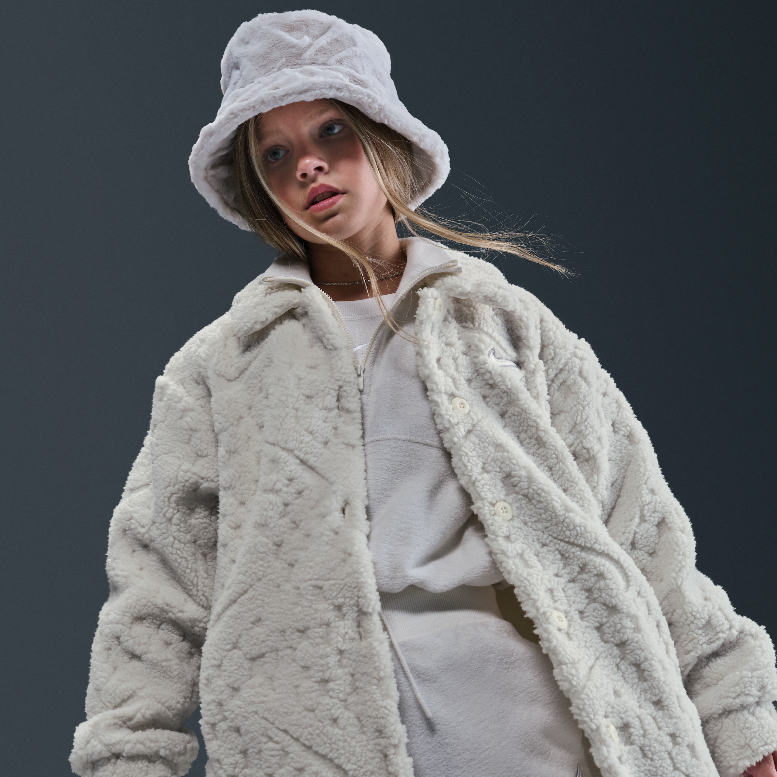 Thumbnail - Nike Jacke für ältere Kinder (Mädchen) - Braun