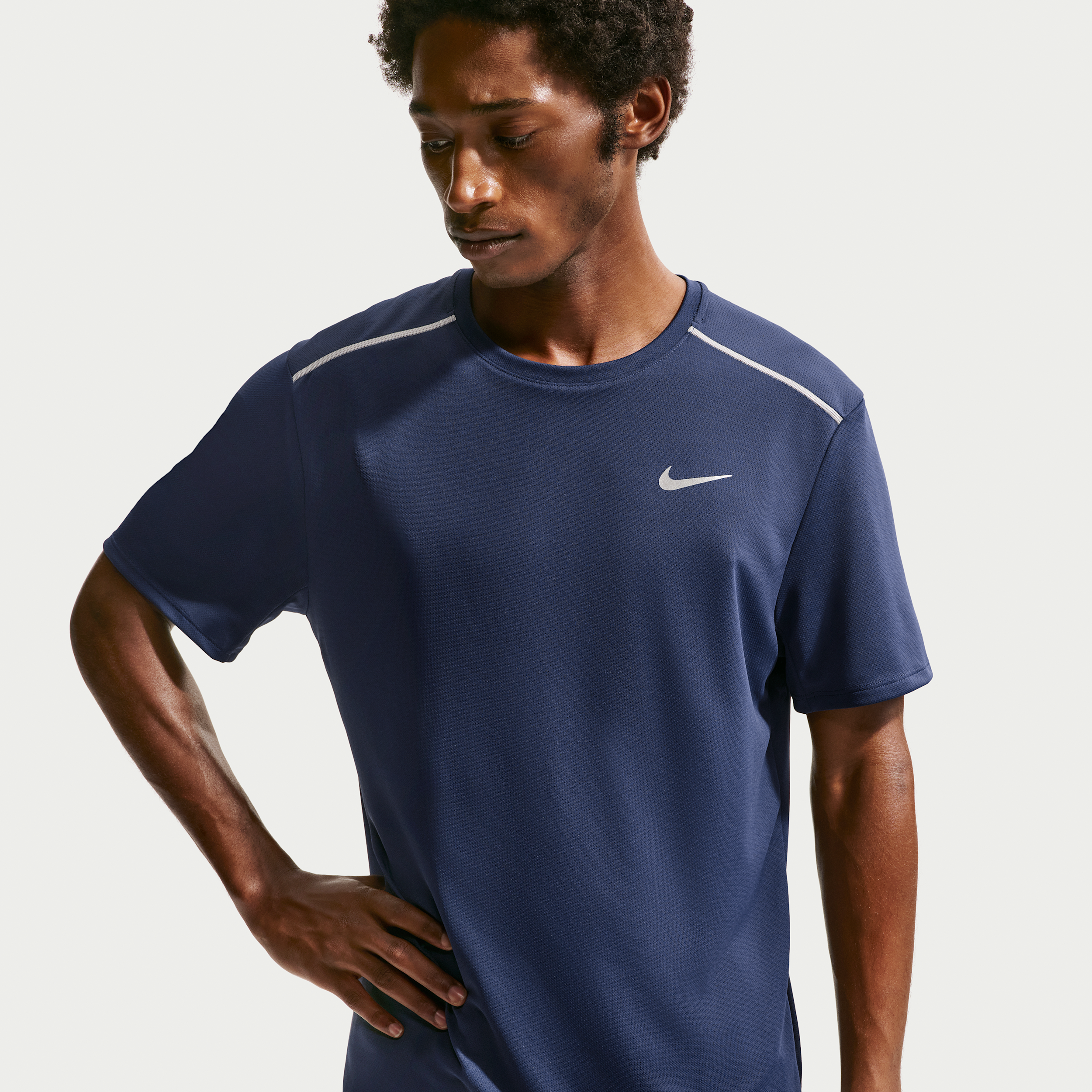 Thumbnail - Nike Miler Dri-FIT Kurzarm-Laufoberteil mit UV-Schutz (Herren) - Blau