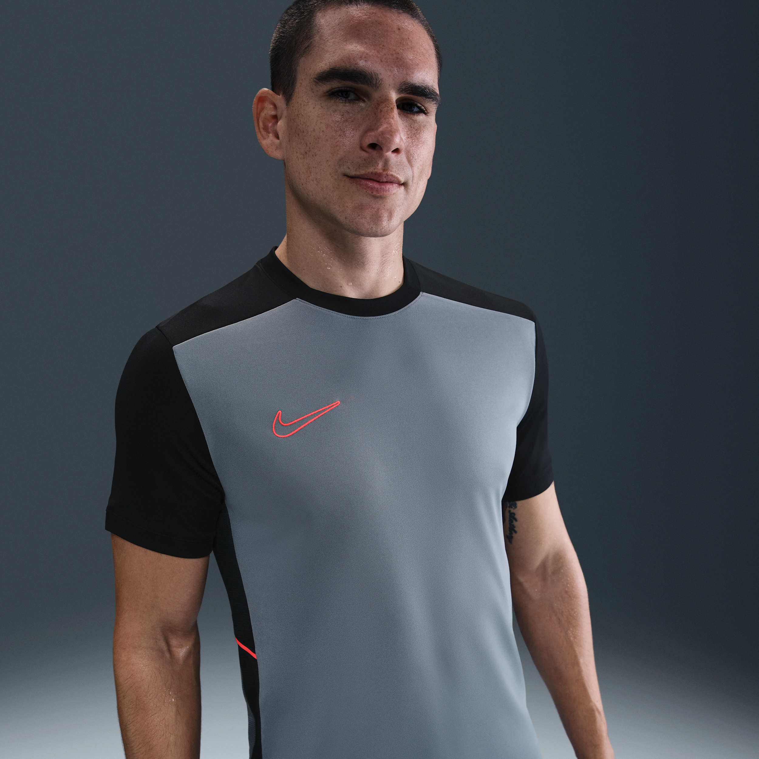 Kortærmet Nike Academy Dri-FIT-fodboldtrøje til mænd - grå