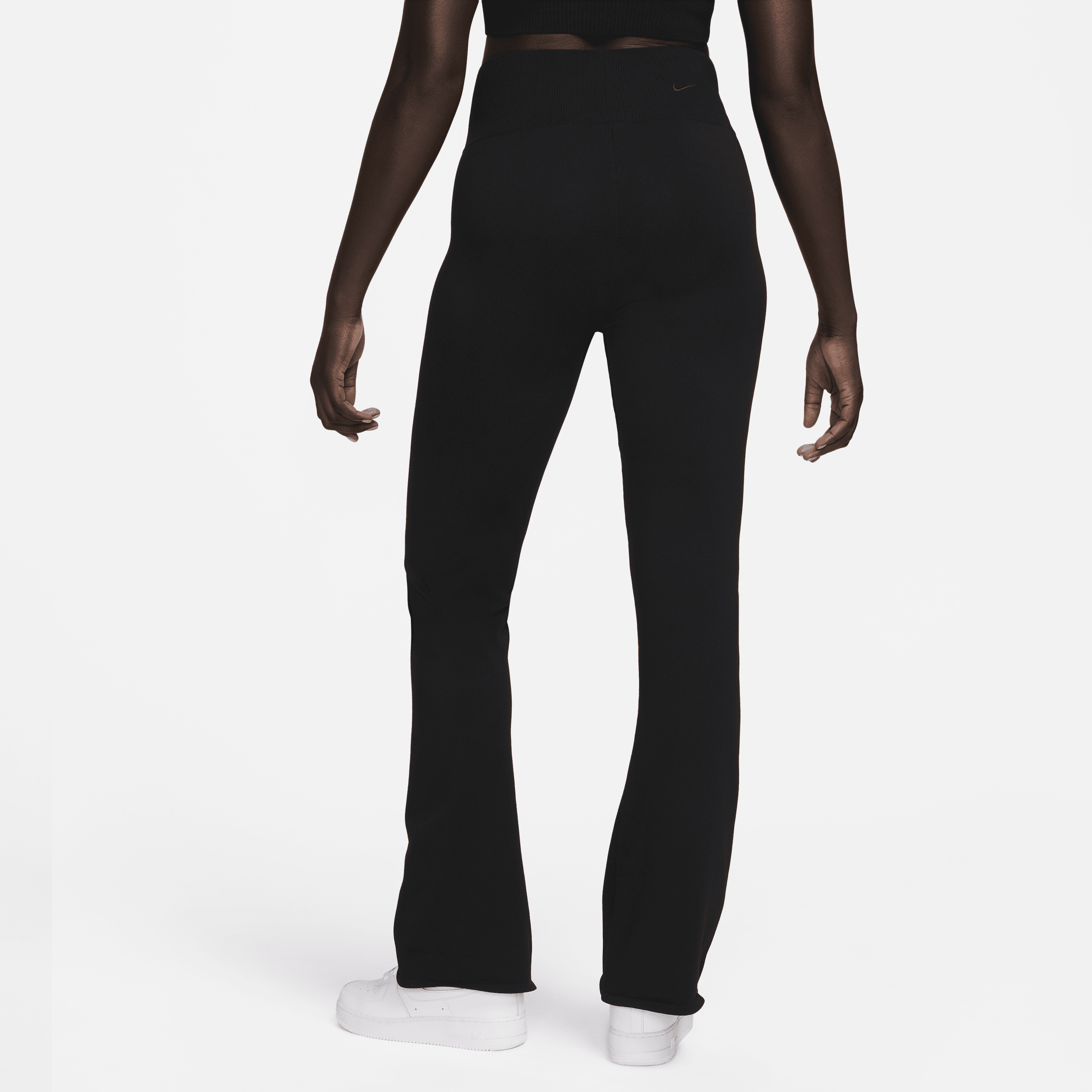 Nike Sportswear Chill Knit strakke broek met wijd uitlopende pijpen en hoge taille voor dames Zwart