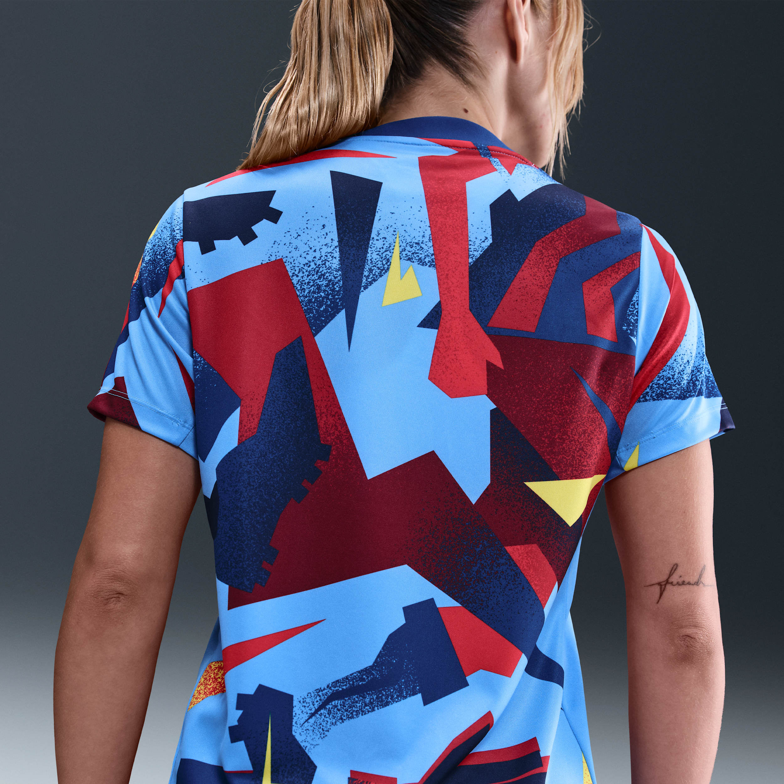 Thumbnail - FC Barcelona Academy Pro Fourth Nike Dri-FIT Pre-Match-Fußballoberteil (Damen) - Blau