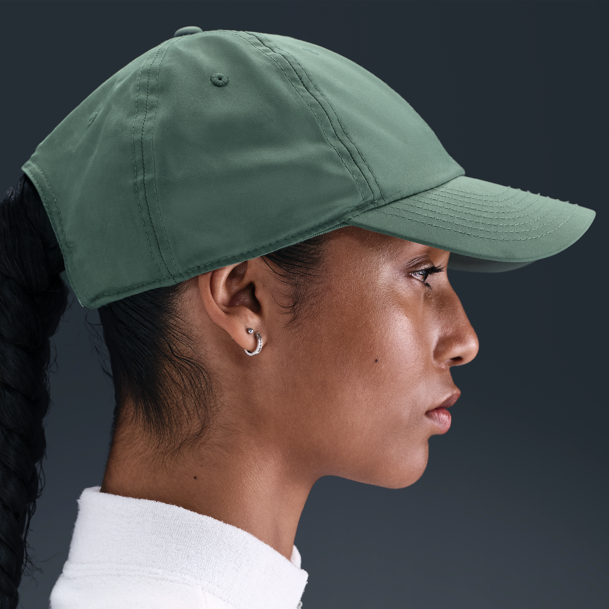 Thumbnail - Nike Dri-FIT Club unstrukturierte Metall-Swoosh-Cap - Grau