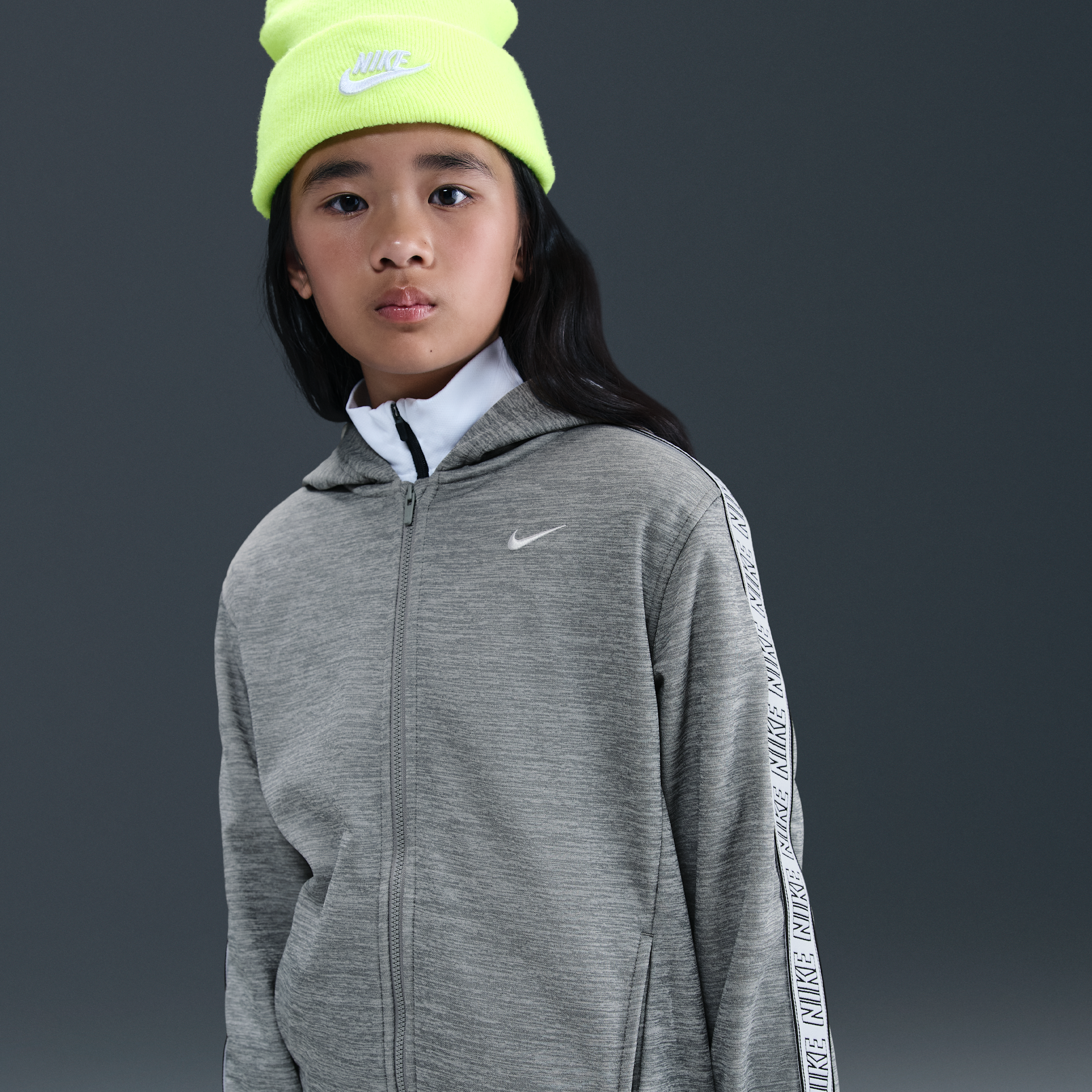 Thumbnail - Nike Club Hoodie mit durchgehendem Reißverschluss und Dri-FIT-Technologie (ältere Kinder) - Grau