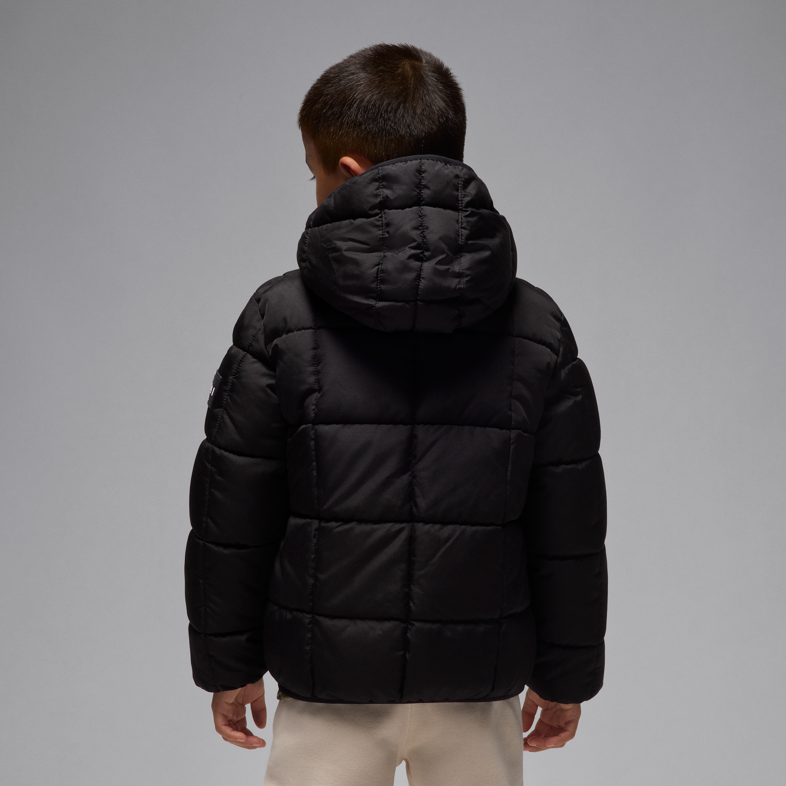 Thumbnail - Jordan Essential mittelschwere Puffer-Jacke (jüngere Kinder) - Schwarz