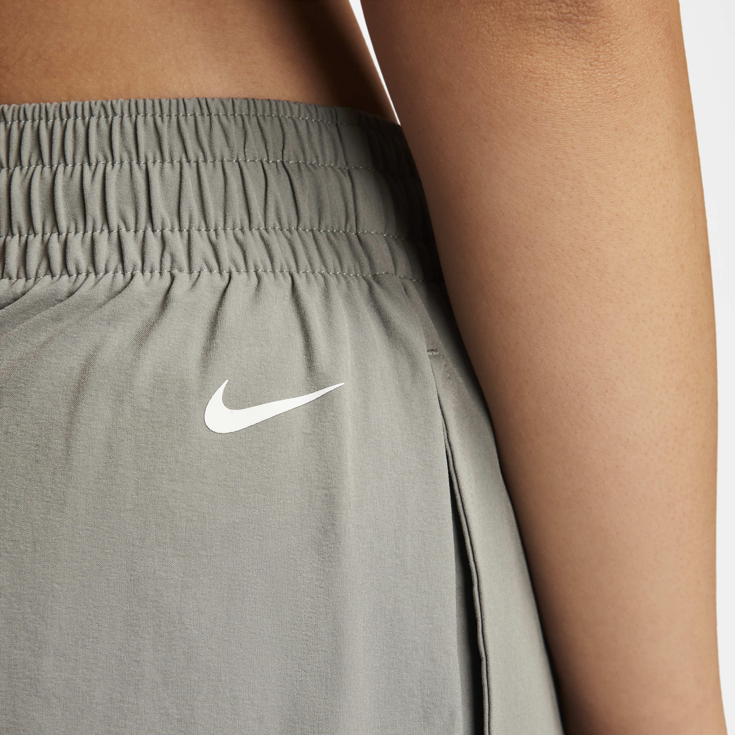 Nike Sportswear Geweven cargobroek voor dames Grijs