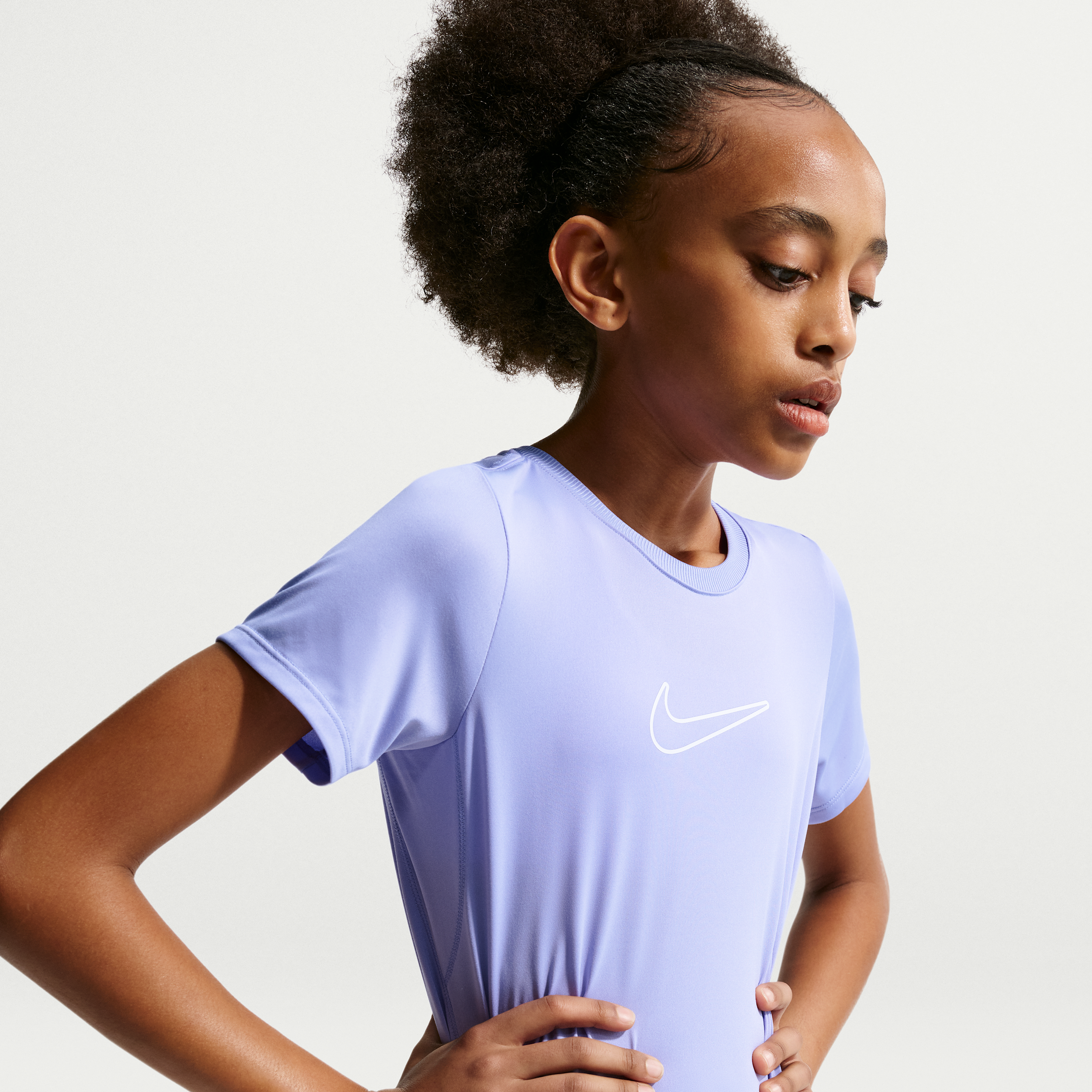 Thumbnail - Nike One Fitted Dri-FIT-Kurzarmshirt (Mädchen) - Lila