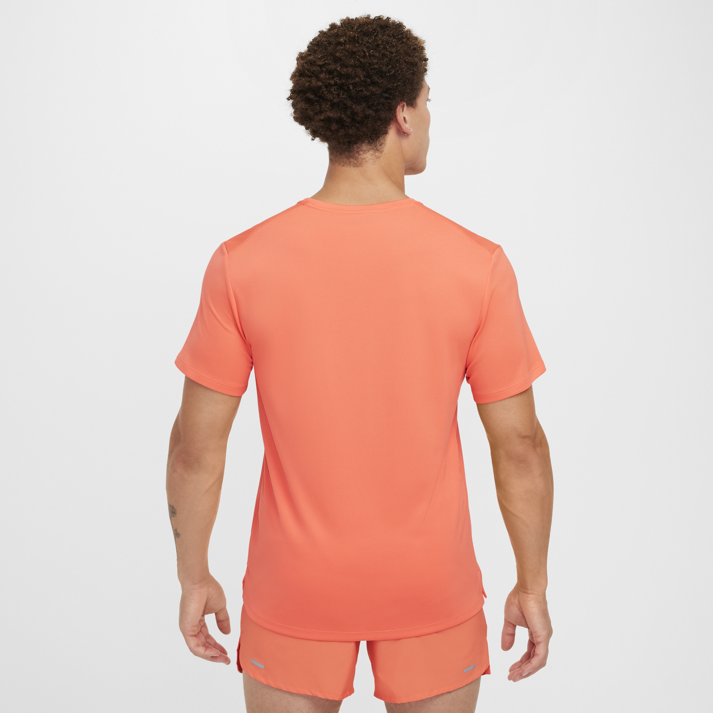 Haut de running à manches courtes Dri-FIT UV Nike Miler pour homme - Rose