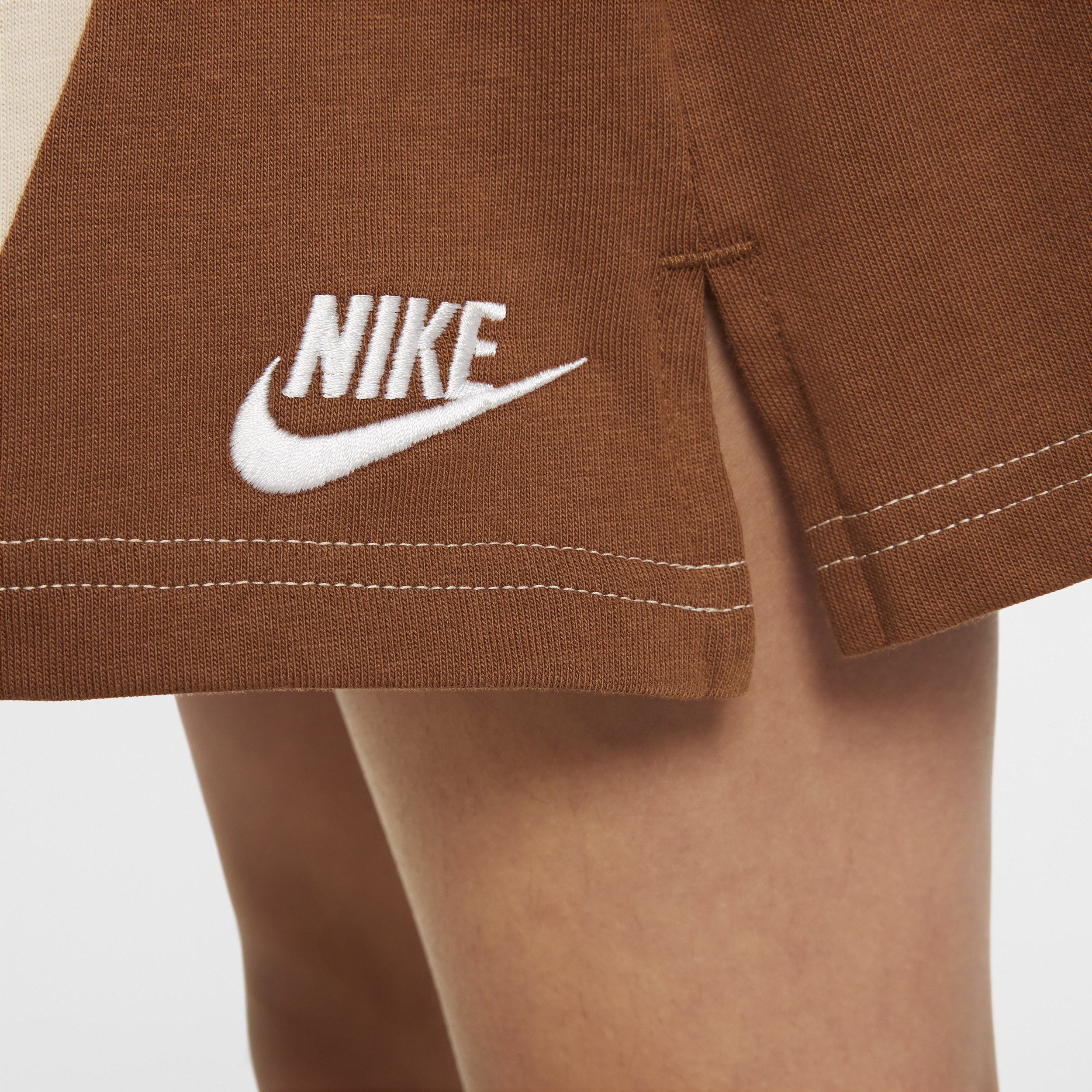 Nike Sportswear meisjesshorts van jersey Bruin