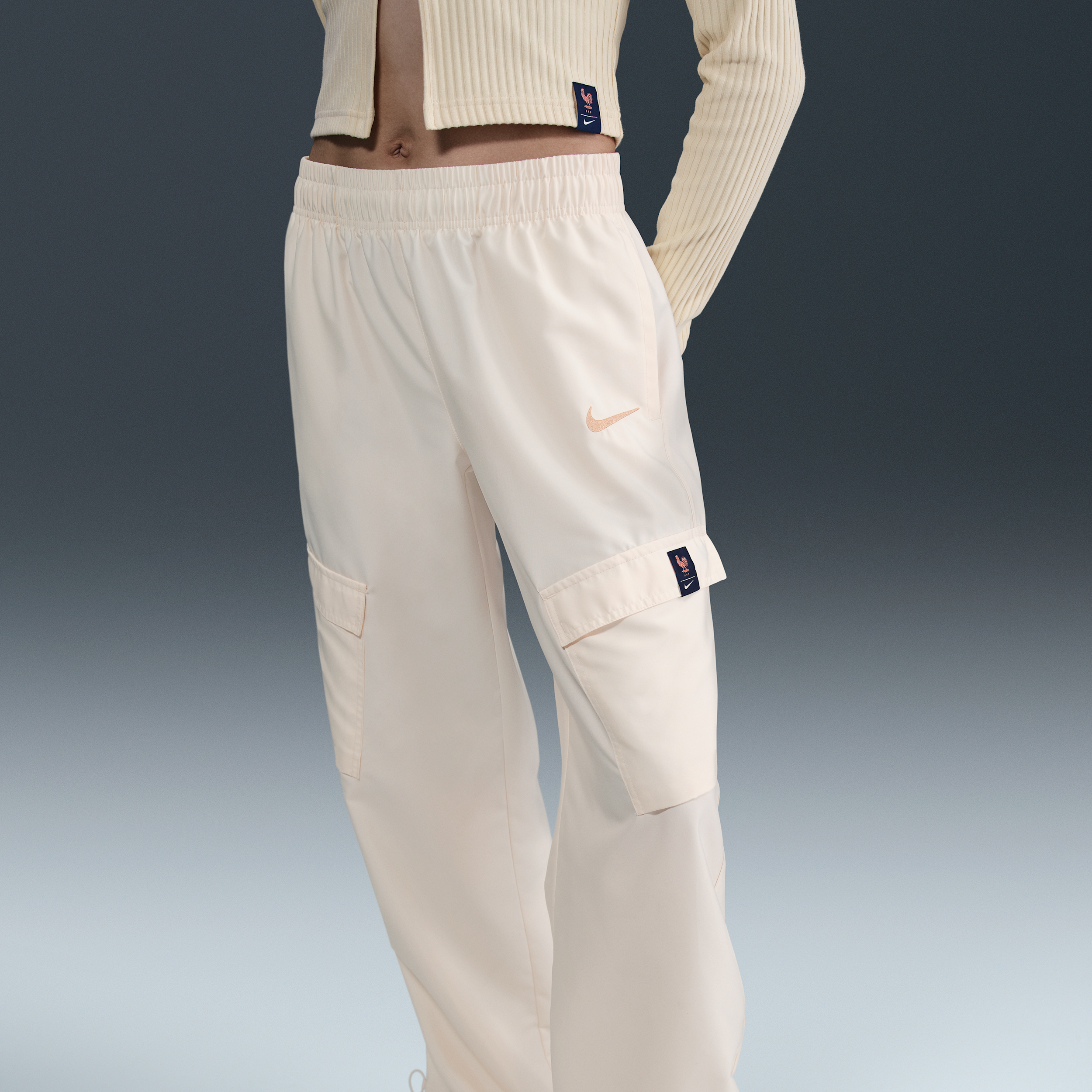Thumbnail - FFF Nike Fußball-Cargohose aus Webmaterial (Damen) - Braun