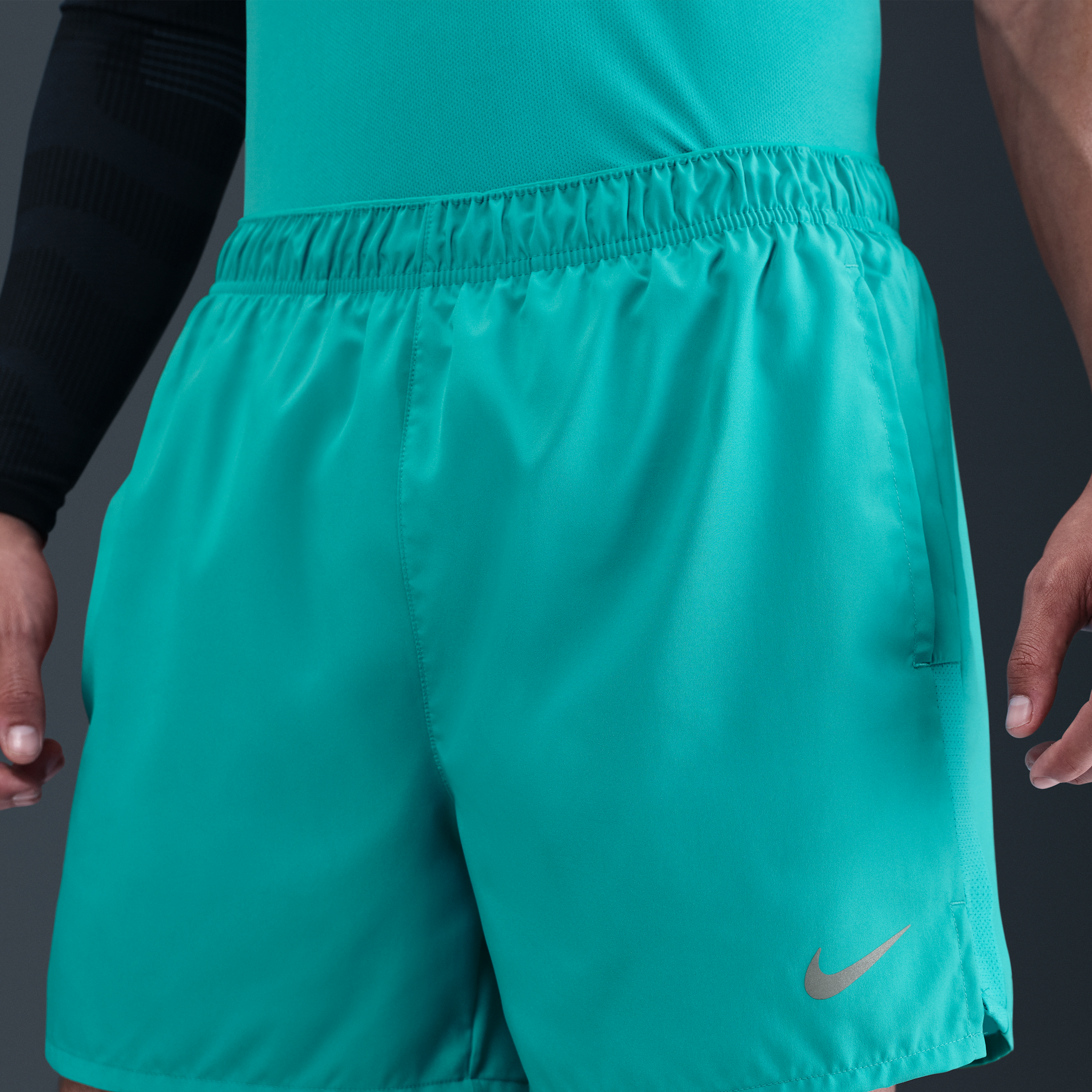 Short de running avec sous-short intégré 13 cm Dri-FIT Nike Challenger pour homme - Vert