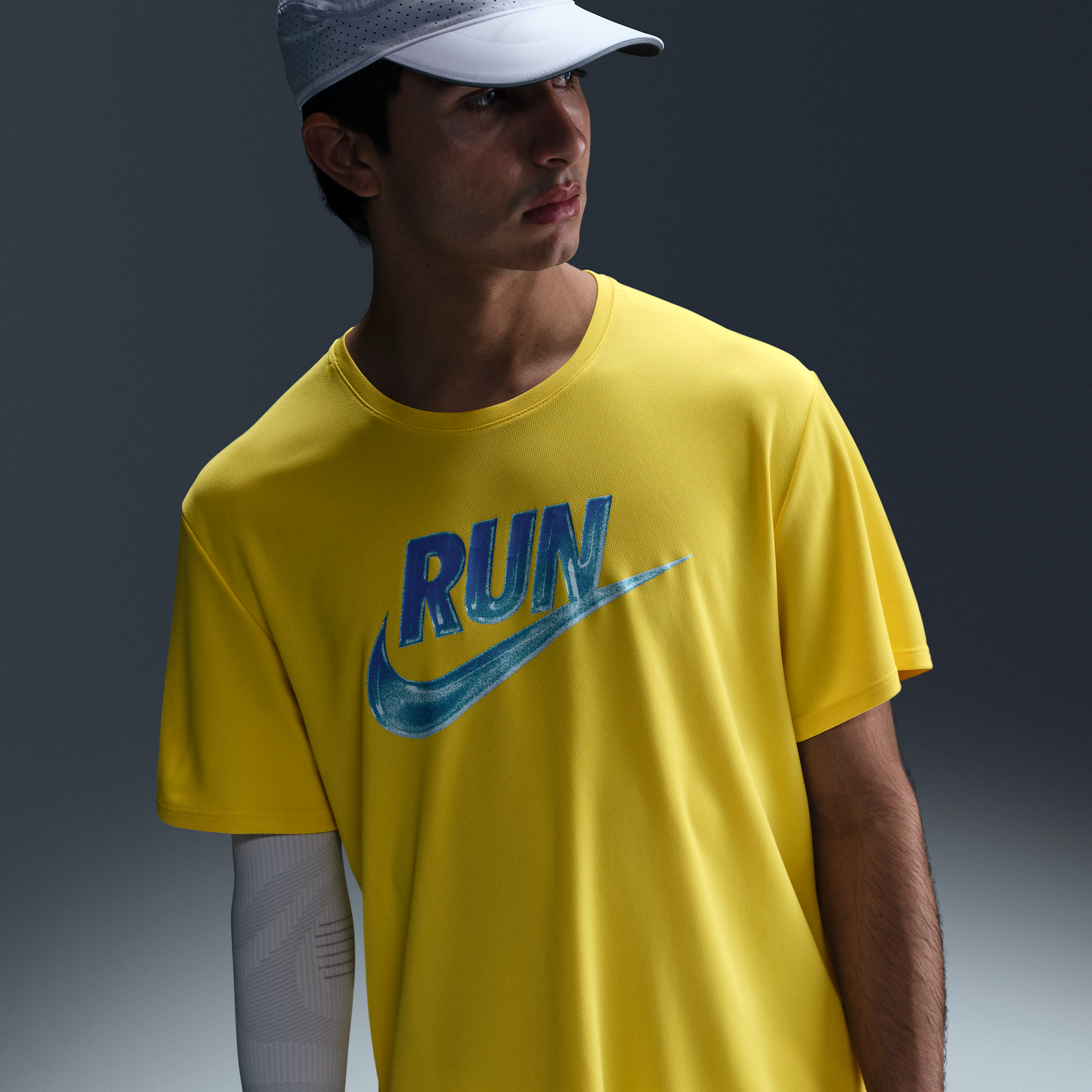 Nike Miler Run Energy Dri-FIT hardlooptop met korte mouwen voor heren - Geel