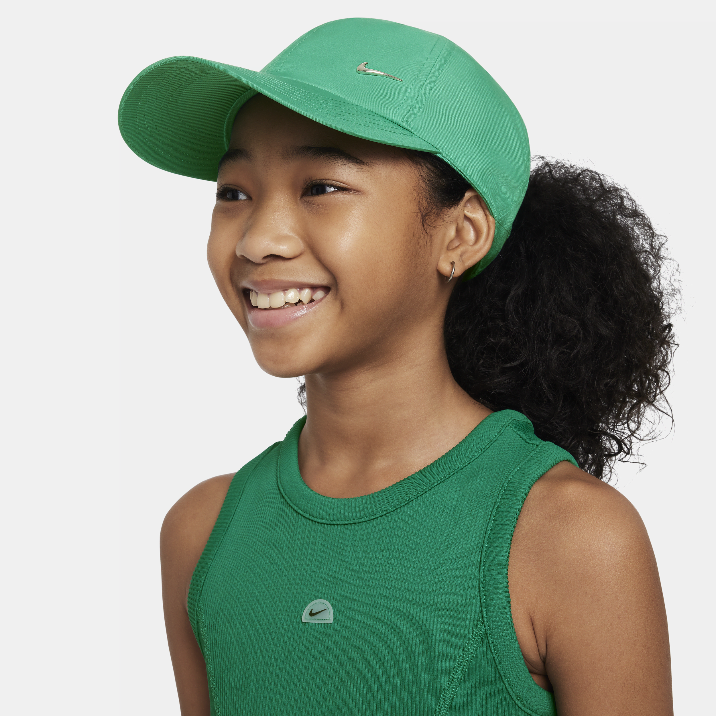 Nike Dri-FIT Club ongestructureerde pet met metalen Swoosh voor kids Groen