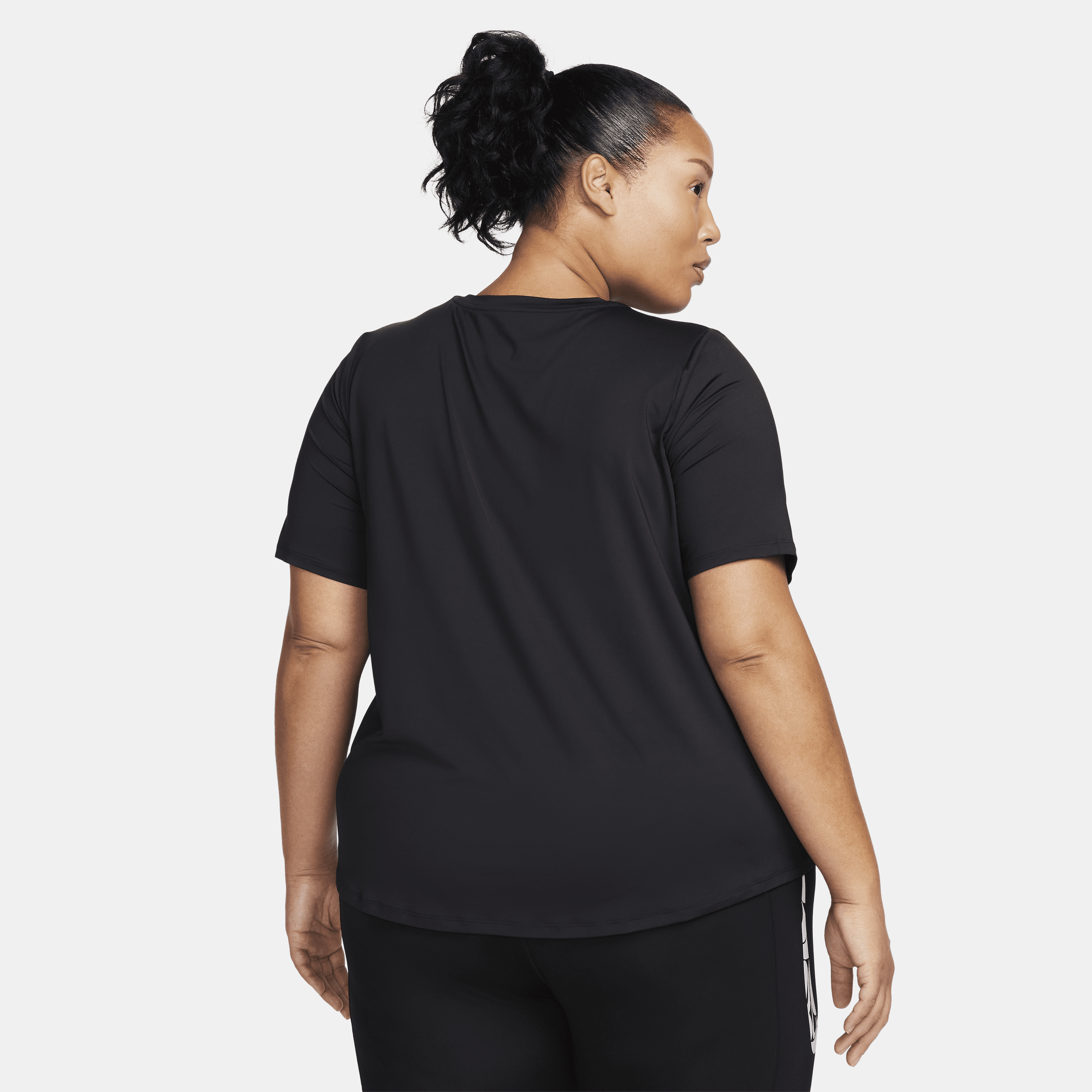 Nike One Swoosh Dri-FIT hardlooptop met korte mouwen voor dames (Plus Size) Zwart