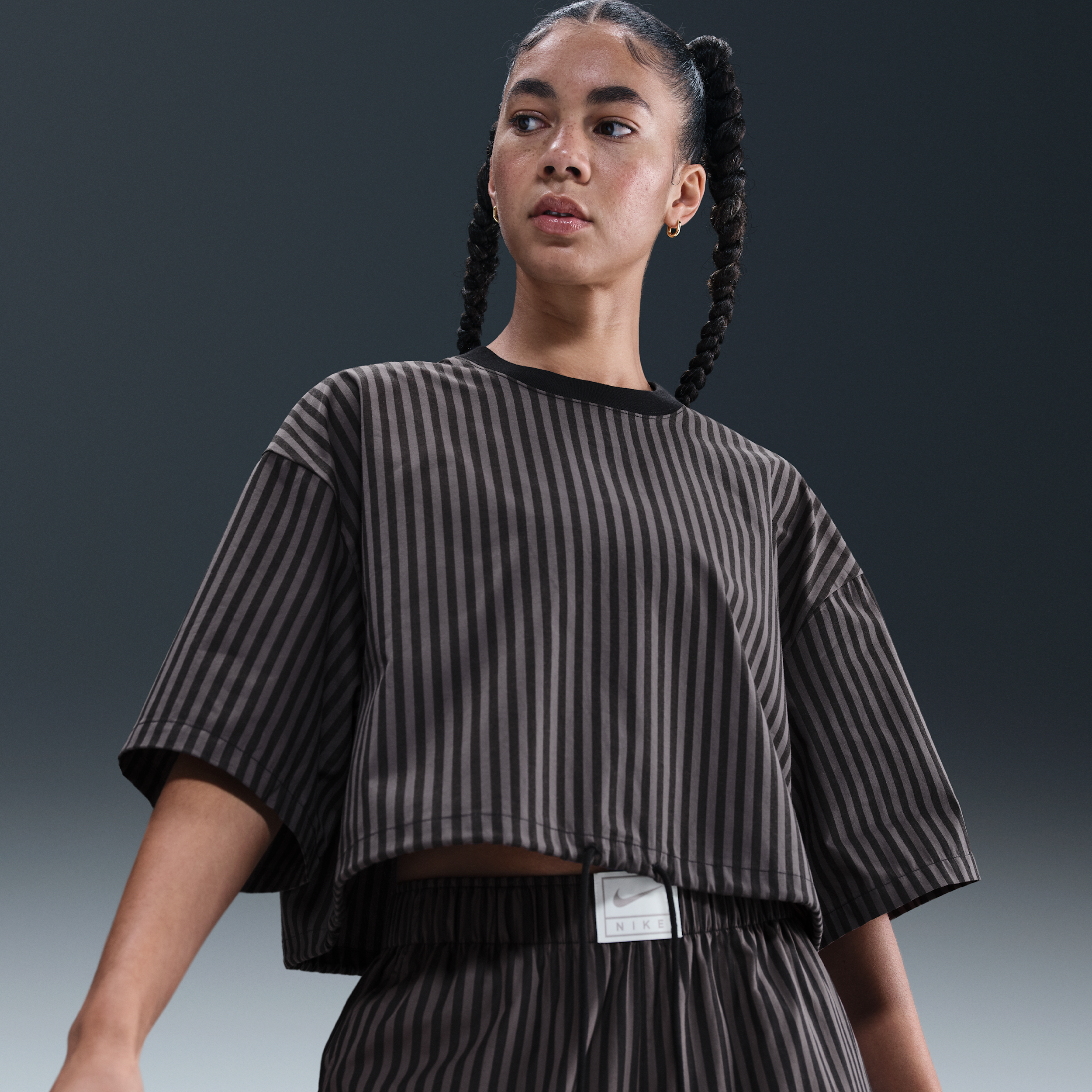 Thumbnail - Nike Chill Poplin Lockeres Oberteil mit Streifen (Damen) - Schwarz