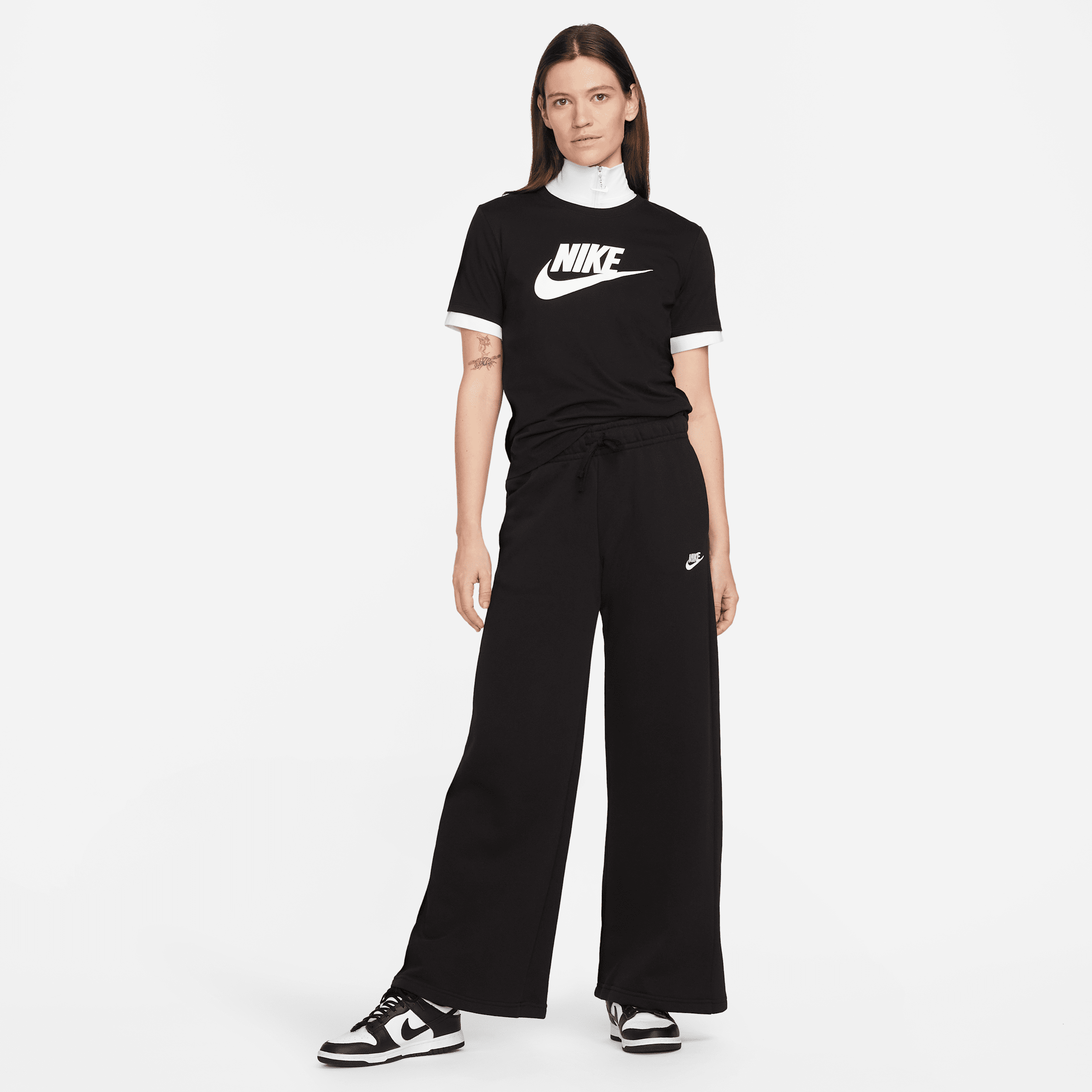 Tee-shirt à logo Nike Sportswear Essentials pour femme - Noir