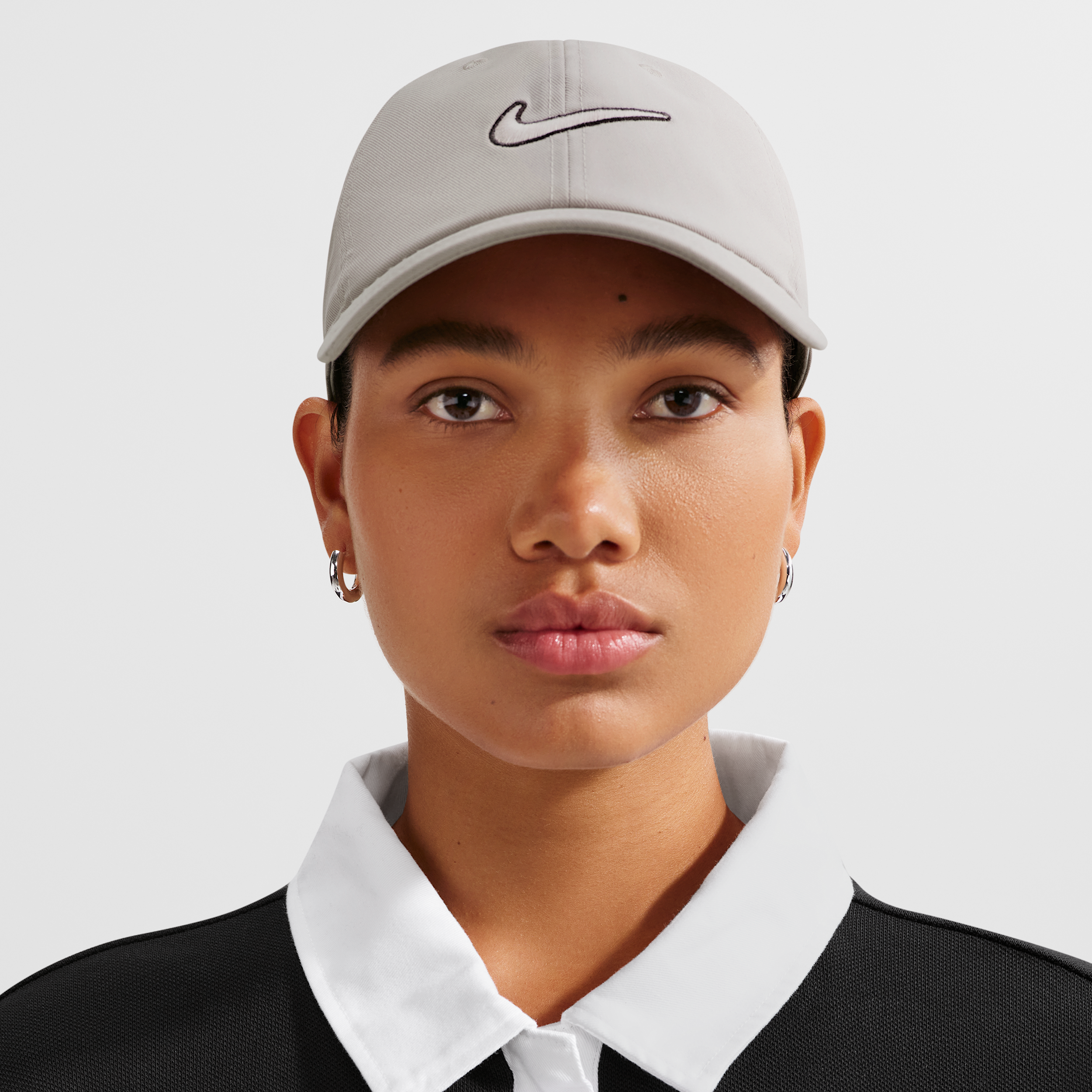 Thumbnail - Nike Club unstrukturierte Swoosh Cap - Grau