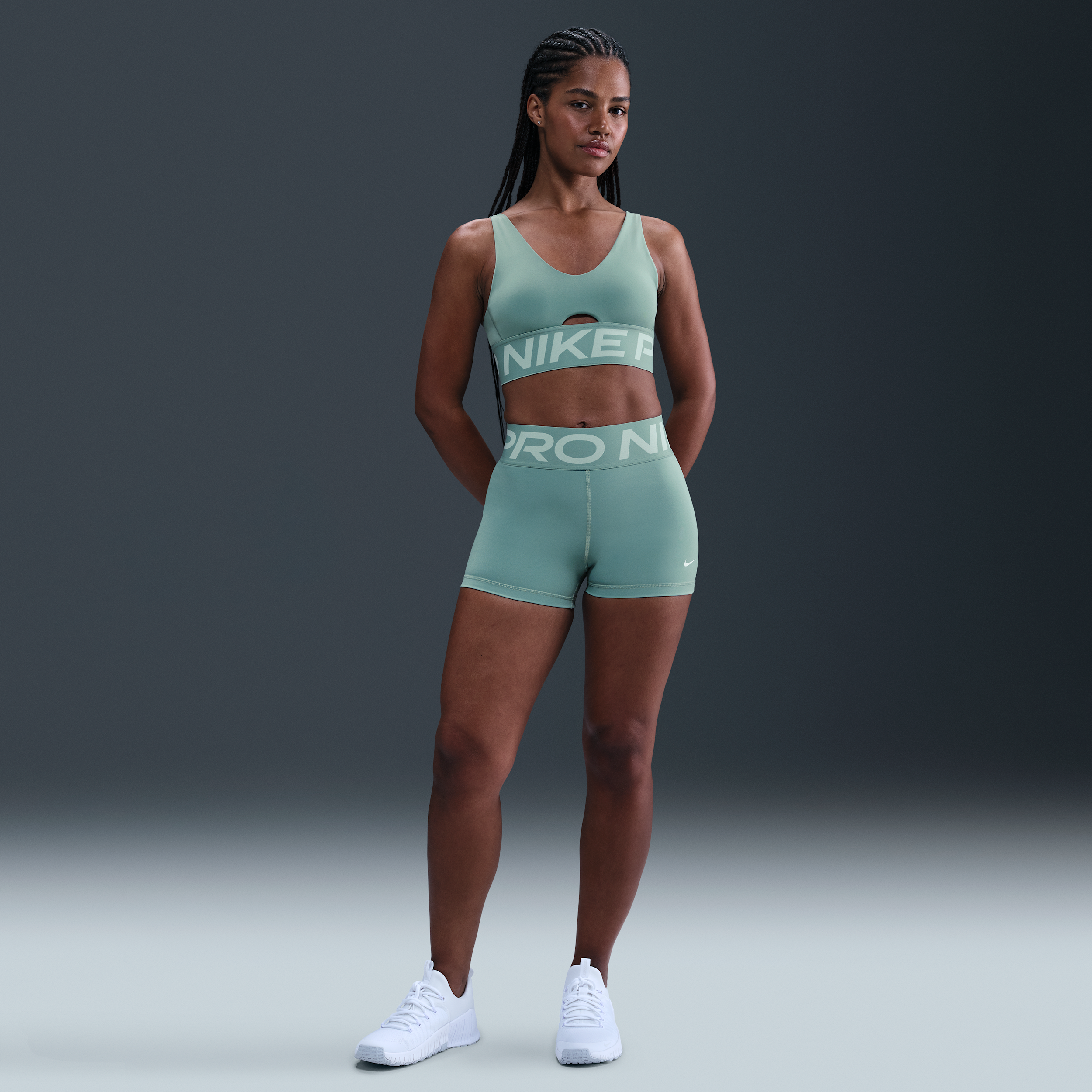 Thumbnail - Nike Pro Sculpt Bike-Shorts (ca. 8 cm) mit hohem Taillenbund (Damen) - Grün
