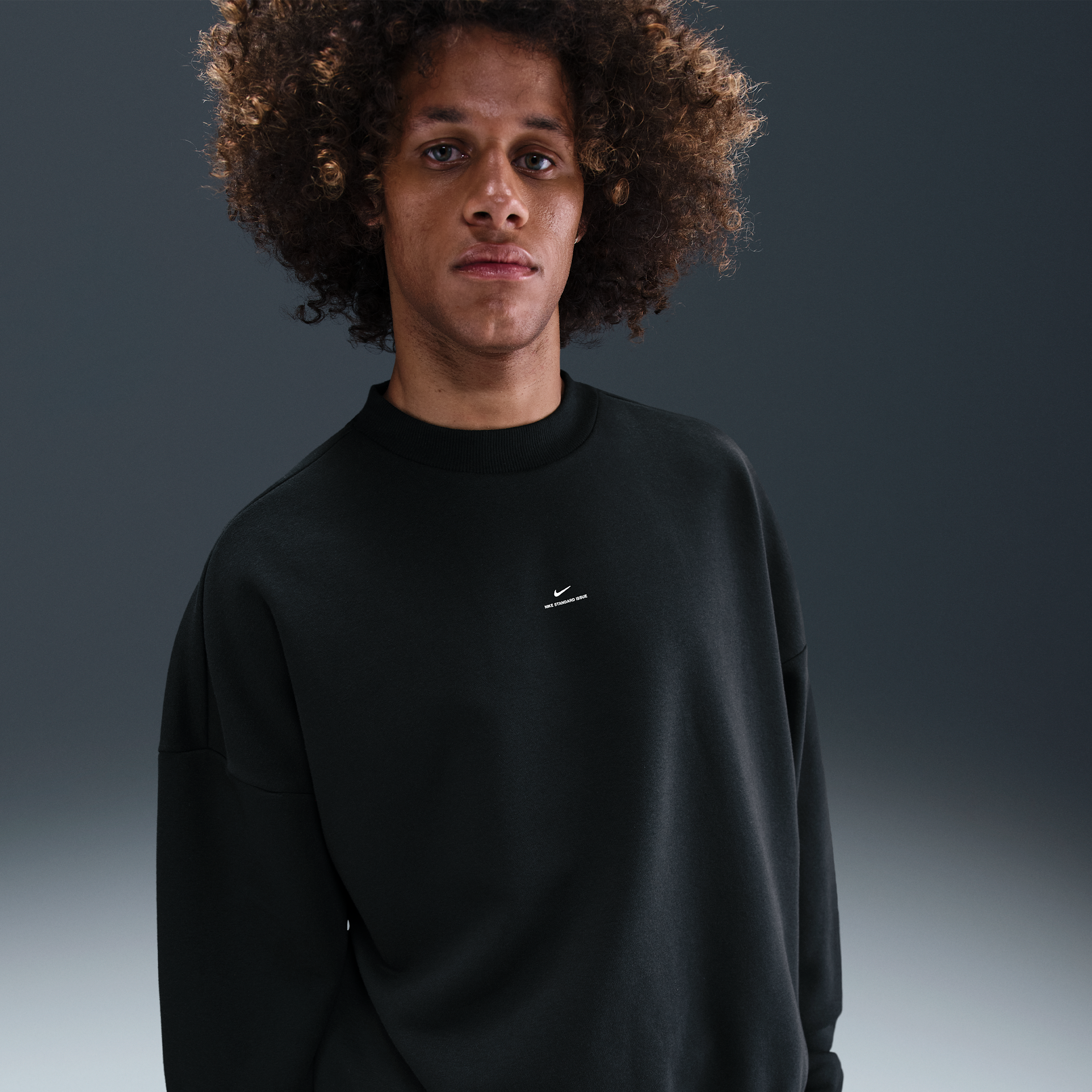 Thumbnail - Nike Standard Issue Therma-FIT-Basketball-Oberteil mit Rundhalsausschnitt (Herren) - Schwarz