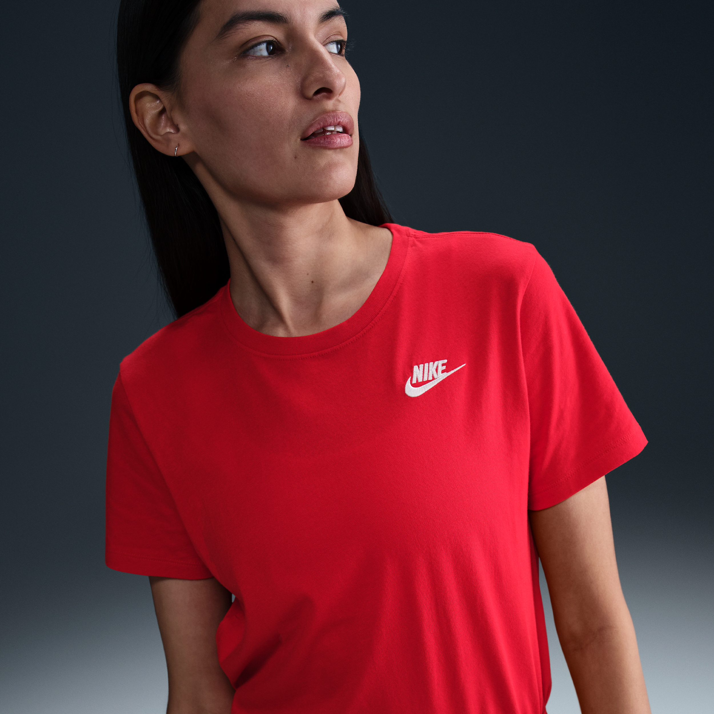 tee-shirt-nike-sportswear-club-essentials-pour-femme-rouge-nike-store-39881146164