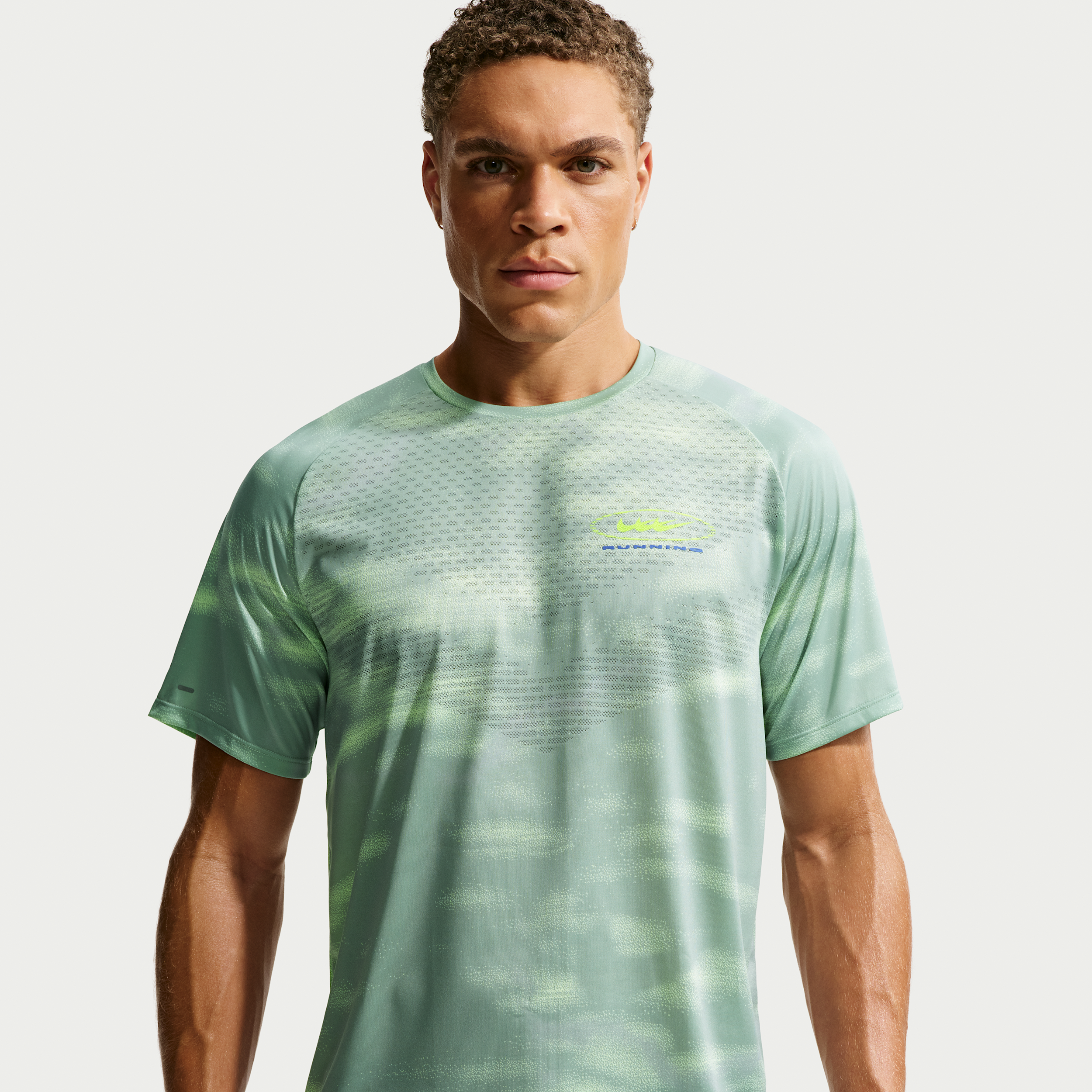 Thumbnail - Nike Stride Dri-FIT ADV Kurzarm-Laufoberteil (Herren) - Grün