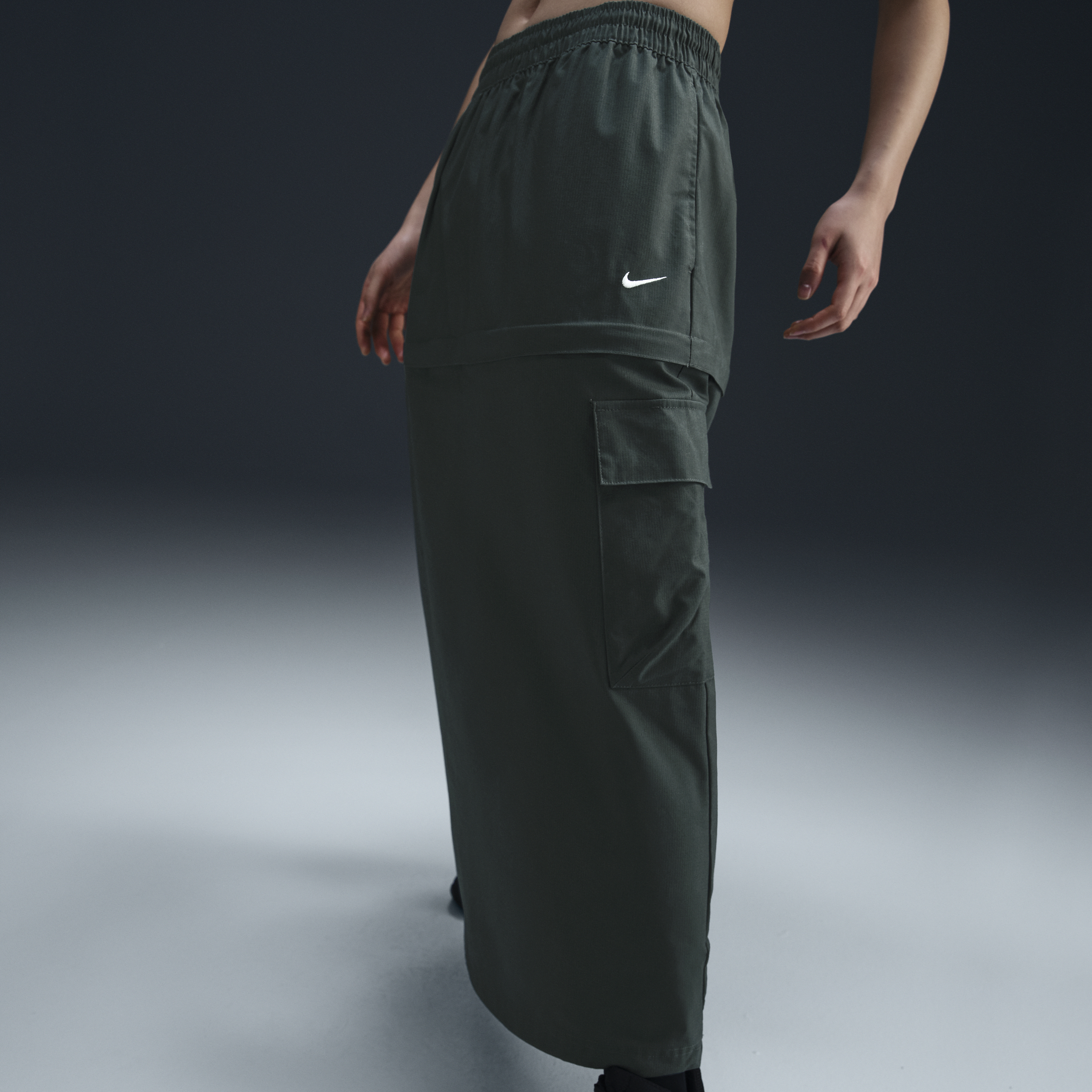 Jupe cargo mi-longue tissée à taille mi-haute Nike Sportswear Essential pour femme - Vert