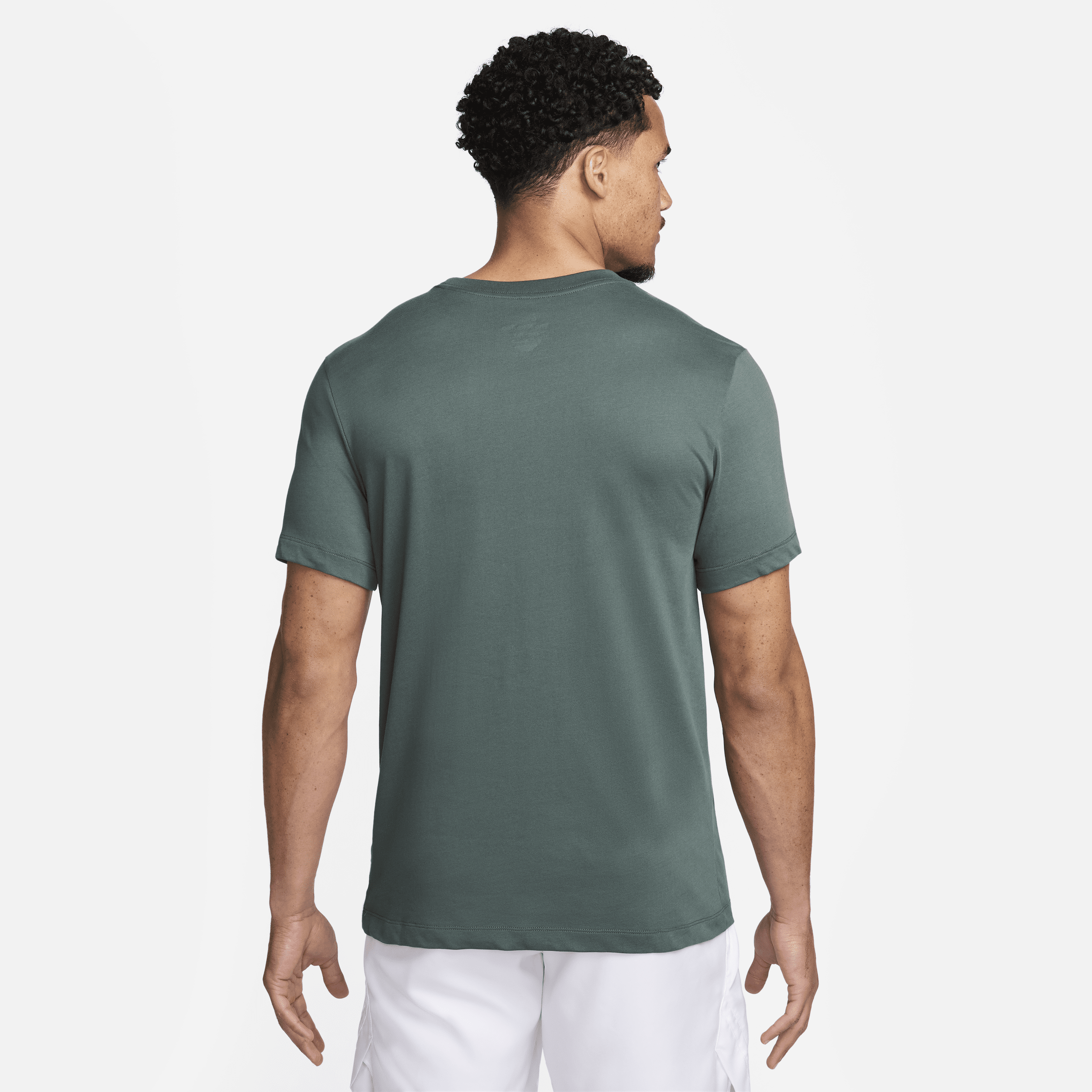 Nike Court Dri-FIT Tennisshirt voor heren Groen
