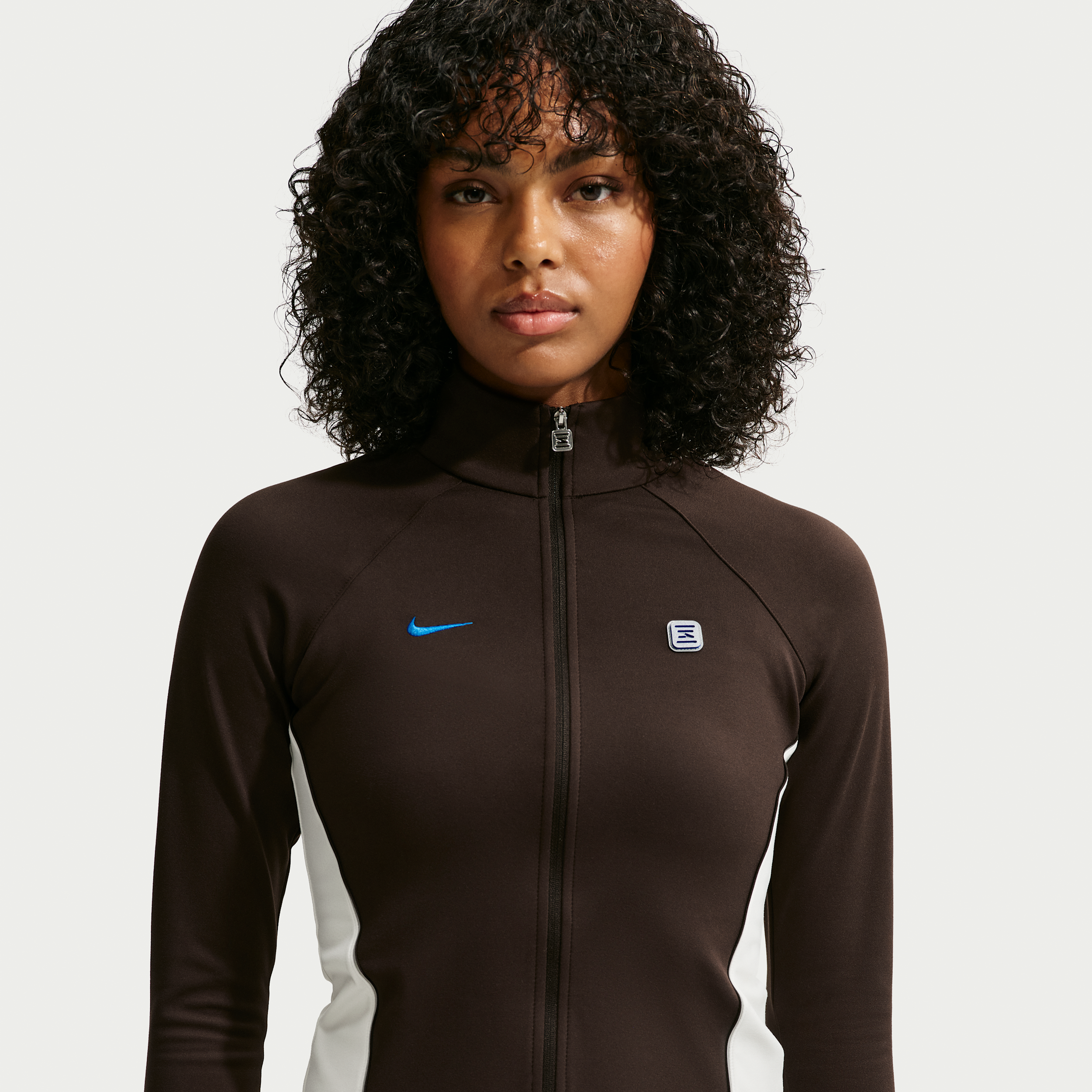 Langærmet Nike -trøje med lynlås i fuld længde til kvinder - brun
