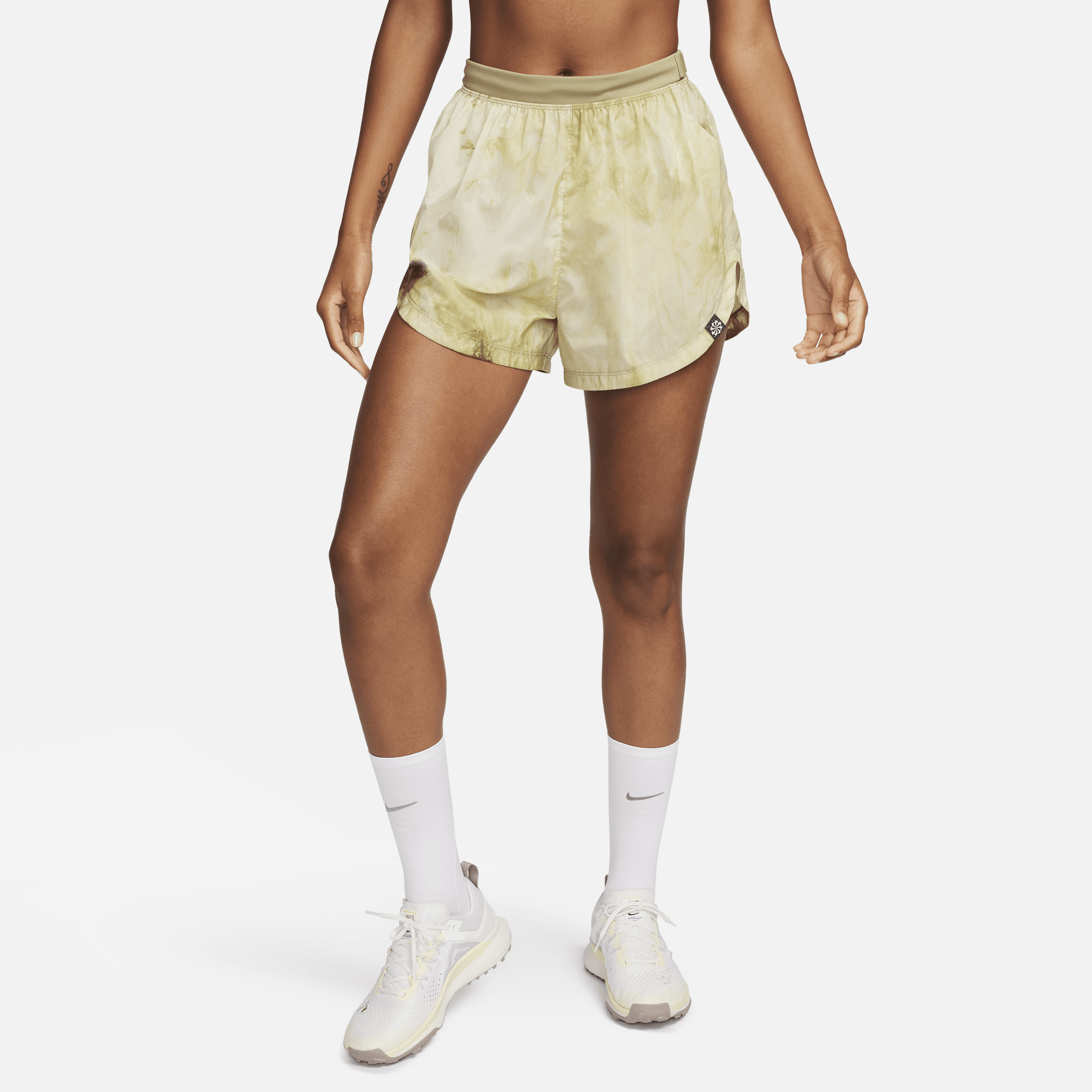Nike Dri-FIT Repel Hardloopshorts met binnenbroekje halfhoge taille en zakken voor dames (8 cm) Bruin