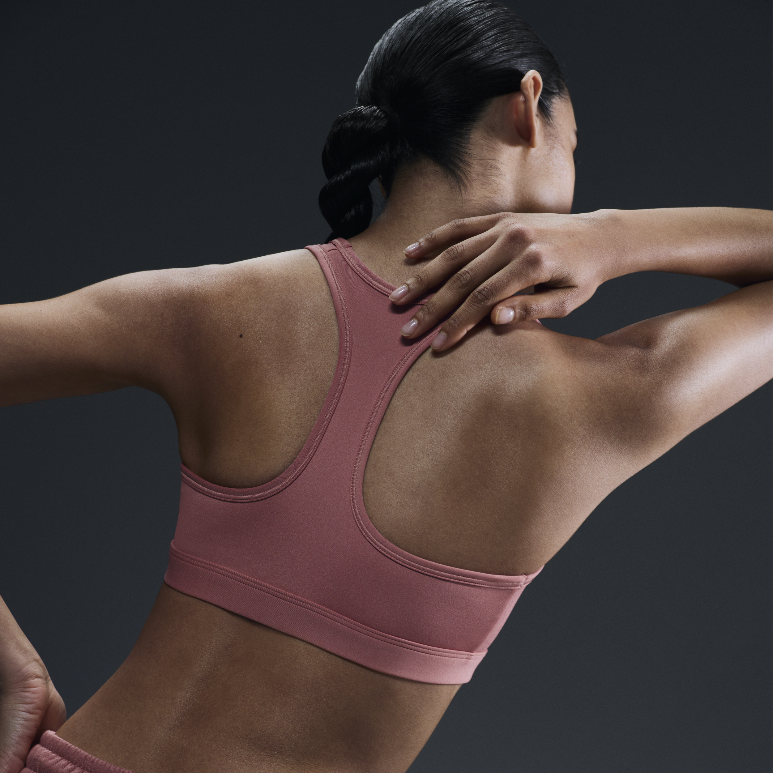 Brassière de sport rembourrée Nike Swoosh Medium Support pour femme - Rose