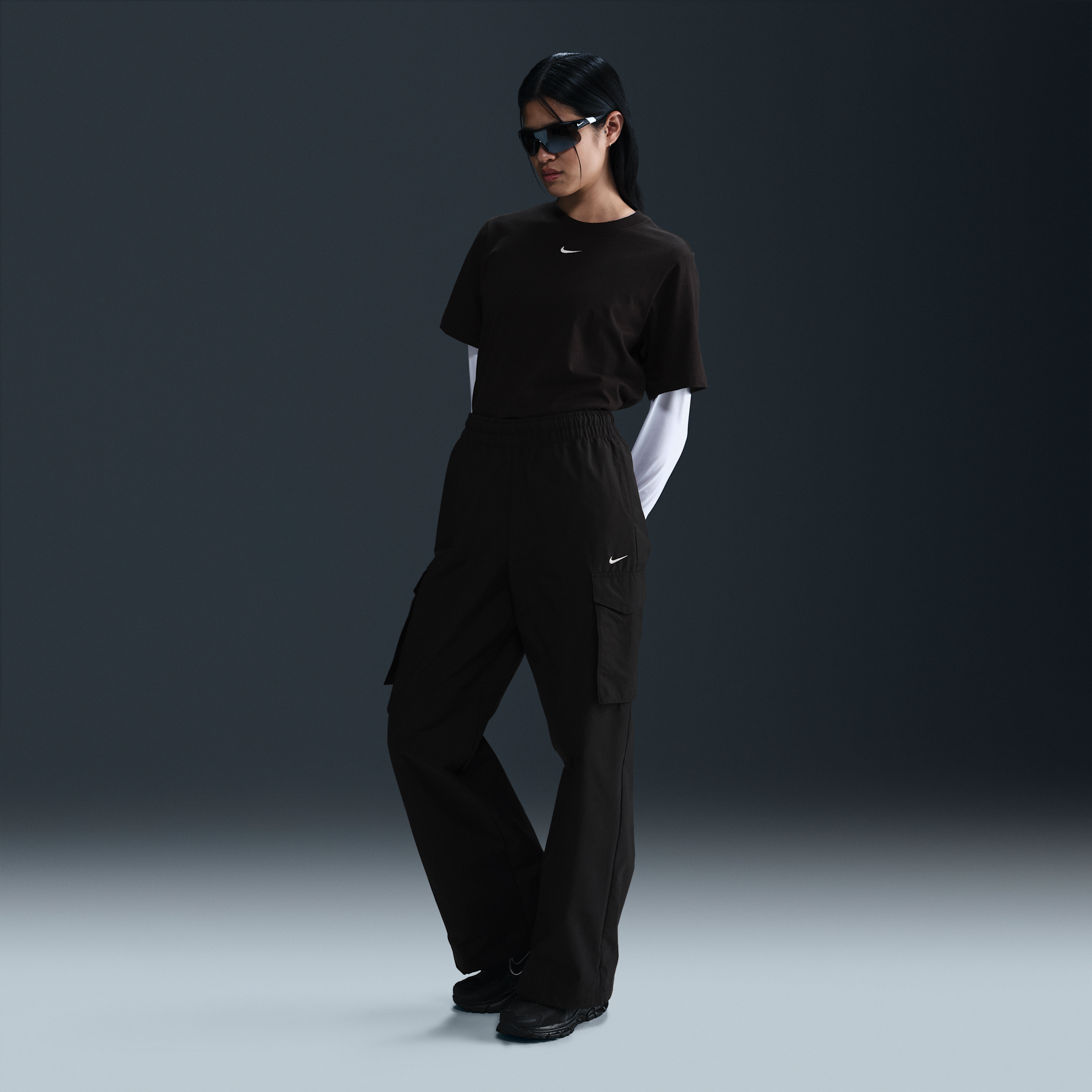 Thumbnail - Nike Sportswear Everything Wovens Cargohose mit mittelhohem Bund (Damen) - Schwarz