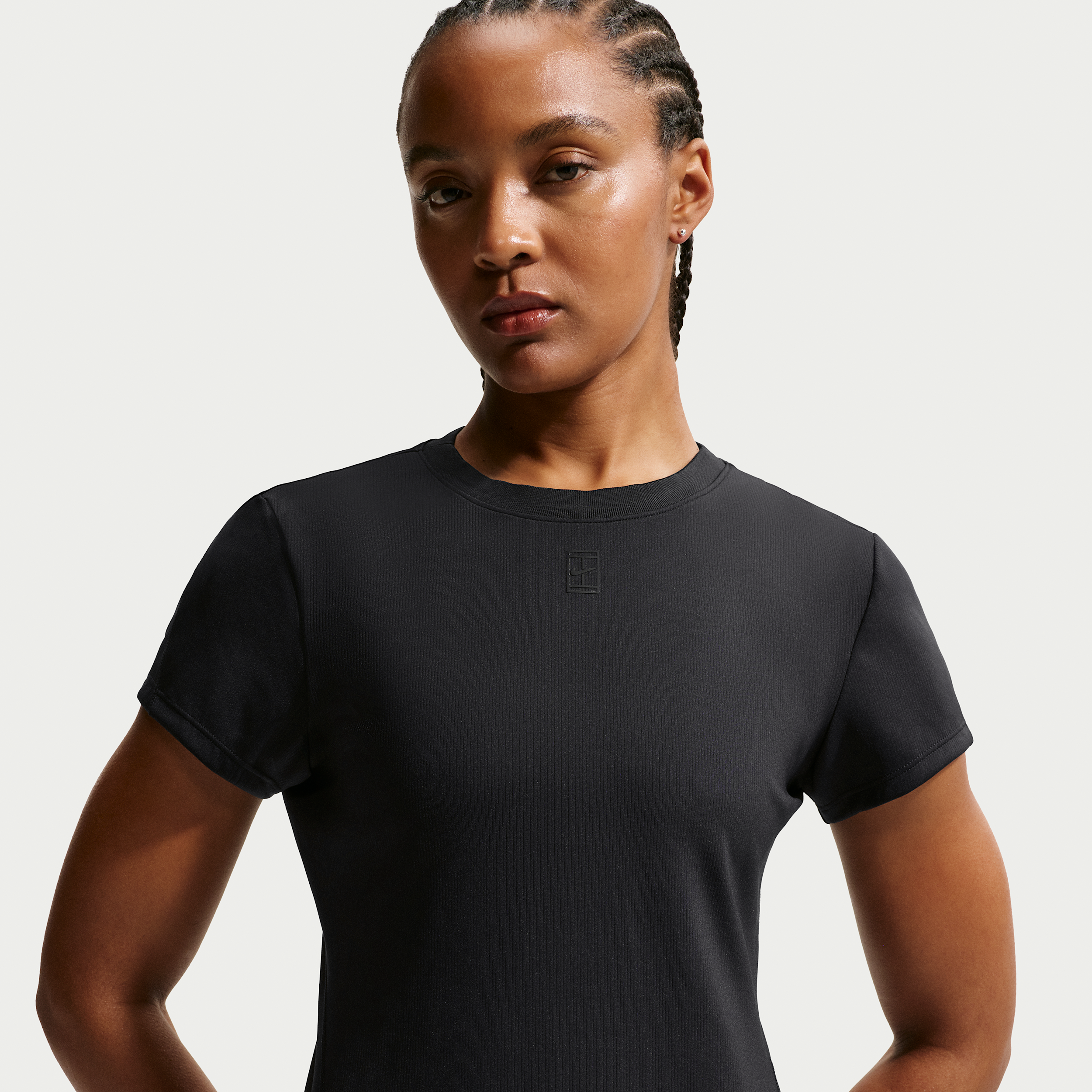 Kortærmet NikeCourt Advantage-Dri-FIT-tennisoverdel til kvinder - sort