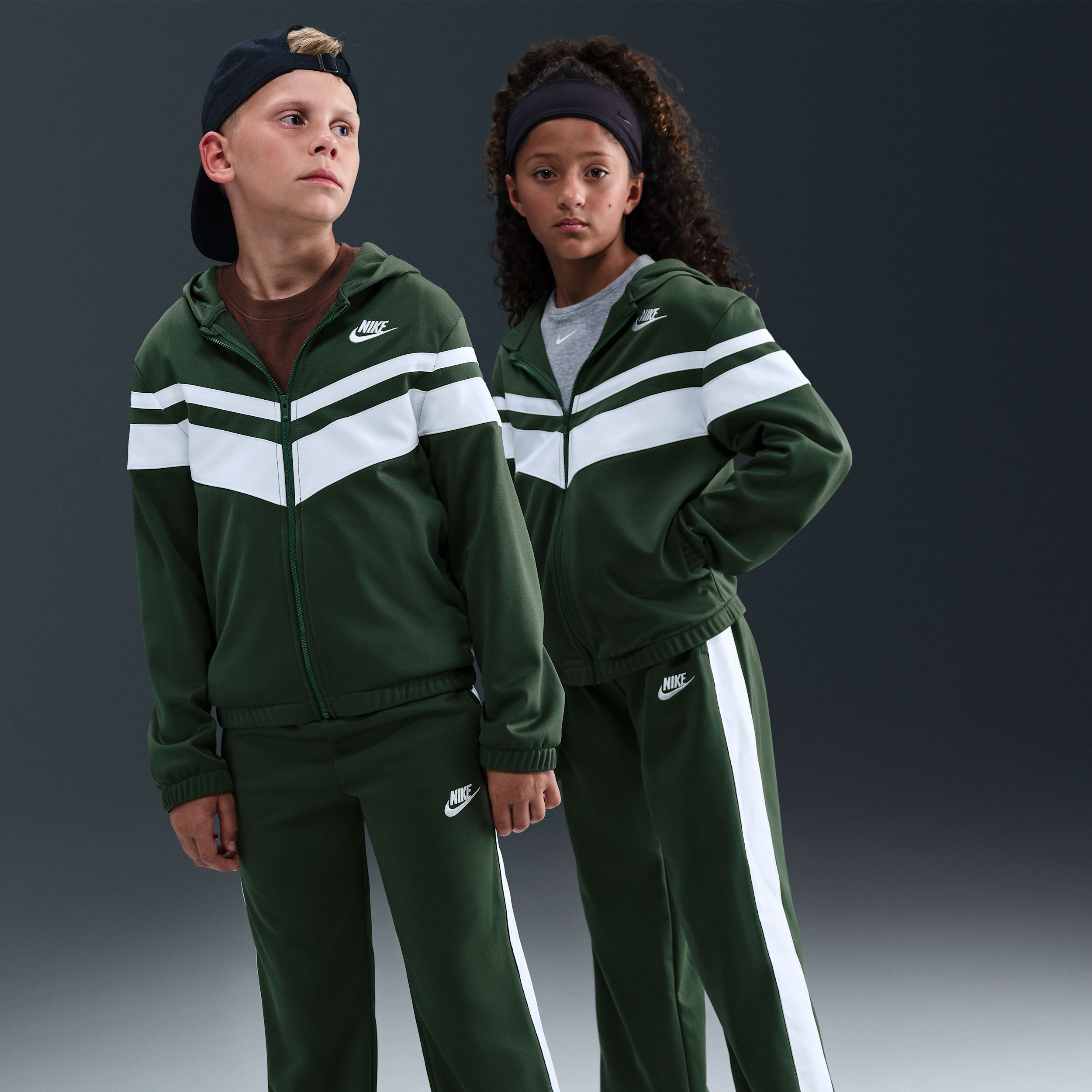 Nike Sportswear Dri-FIT trainingspak met capuchon voor kids Groen