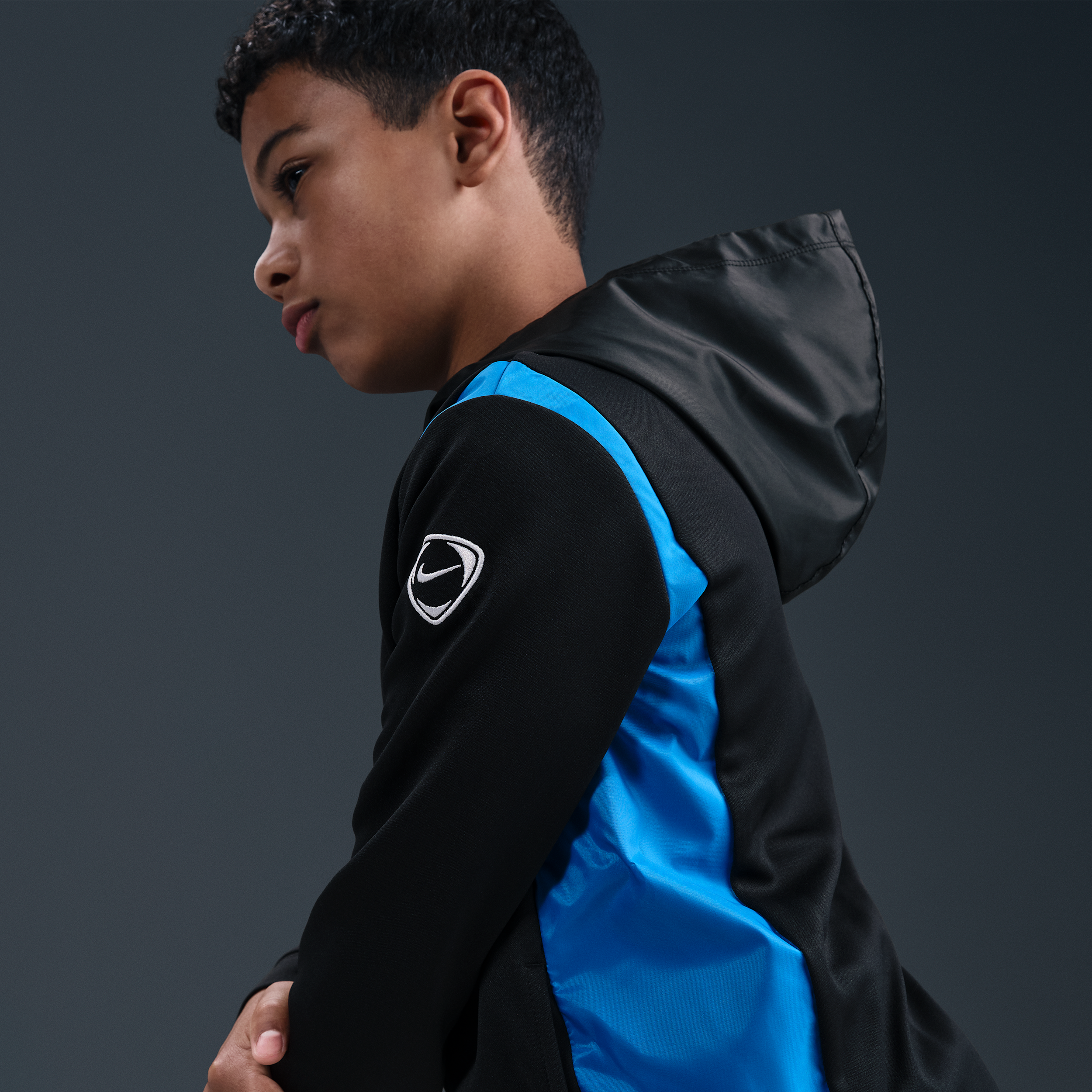 Thumbnail - Atlético Madrid Third Nike Total 90 Fußball-Trainingsanzug aus Webmaterial (ältere Kinder) - Schwarz