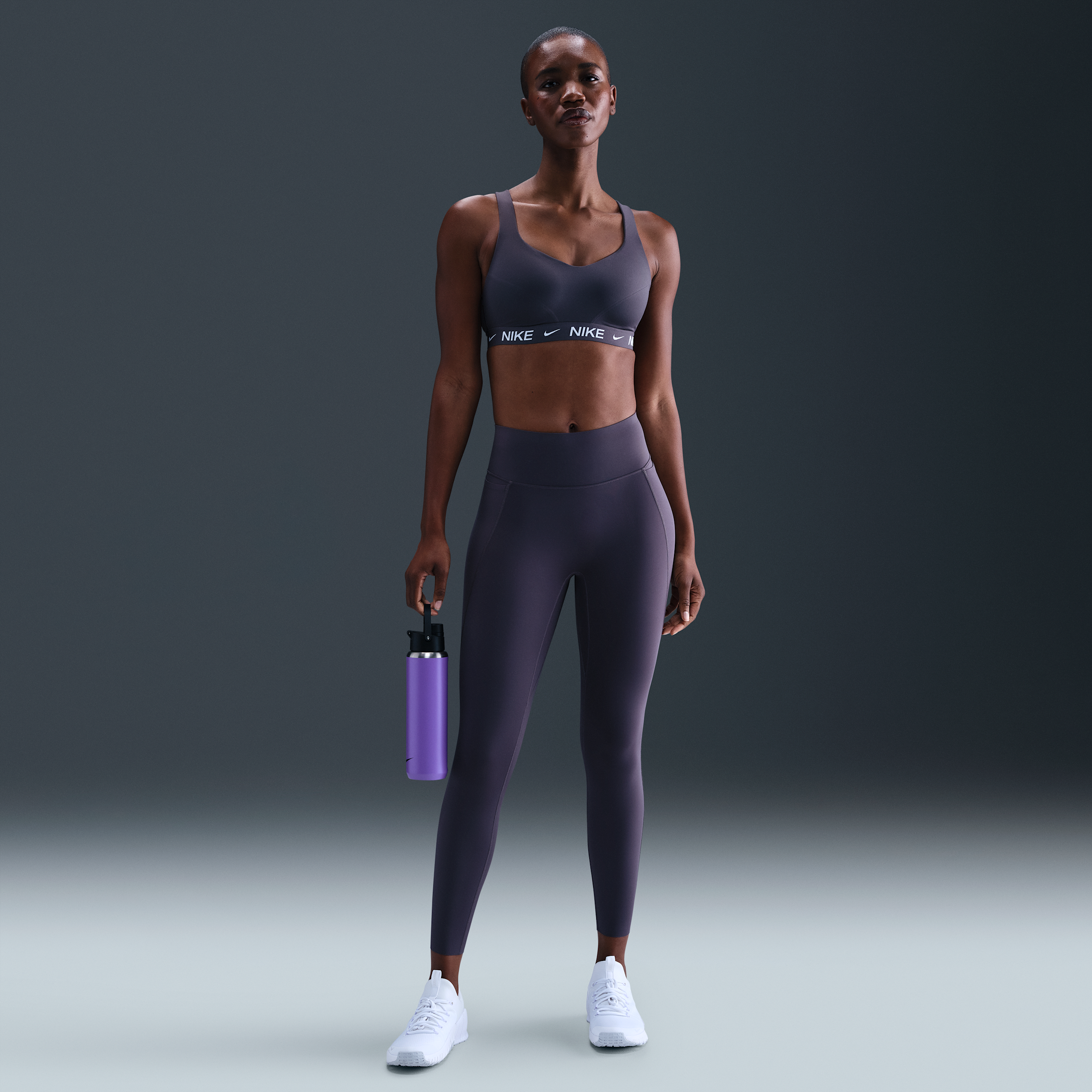 Nike Universa 7/8-legging met hoge taille, zakken en medium ondersteuning voor dames - Grijs