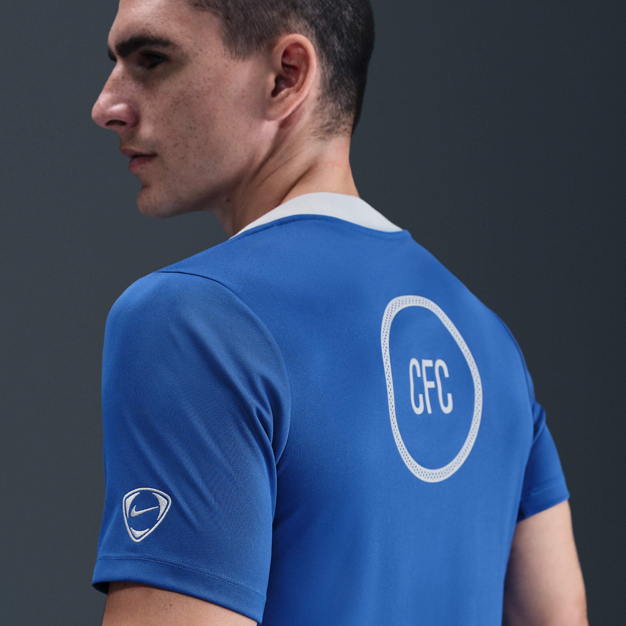 Thumbnail - FC Chelsea Academy Pro Third Nike Dri-FIT Total 90 Pre-Match-Fußballoberteil (Herren) - Blau