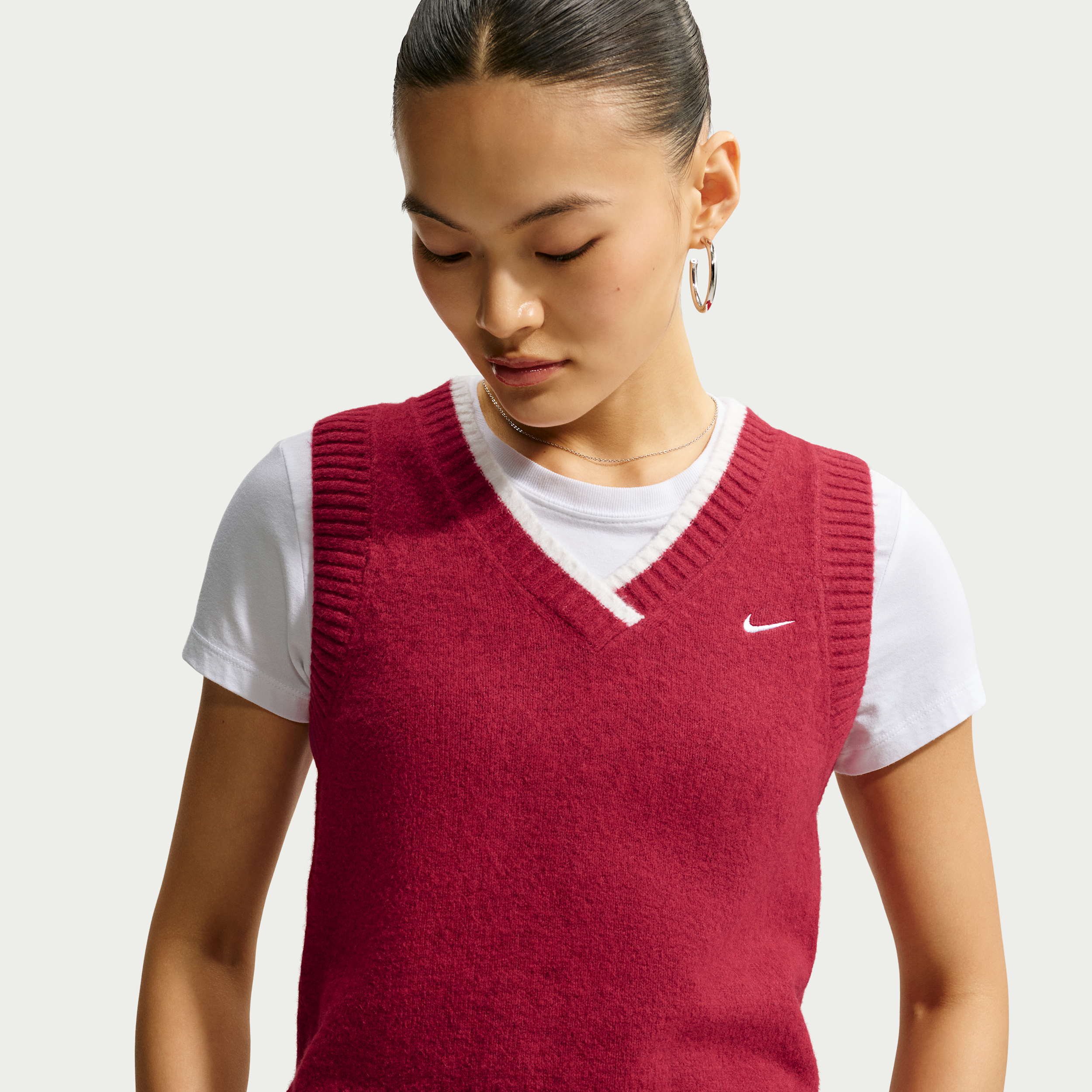 Maskinstrikket Nike Chill-sweatervest med løstsiddende pasform til kvinder - rød