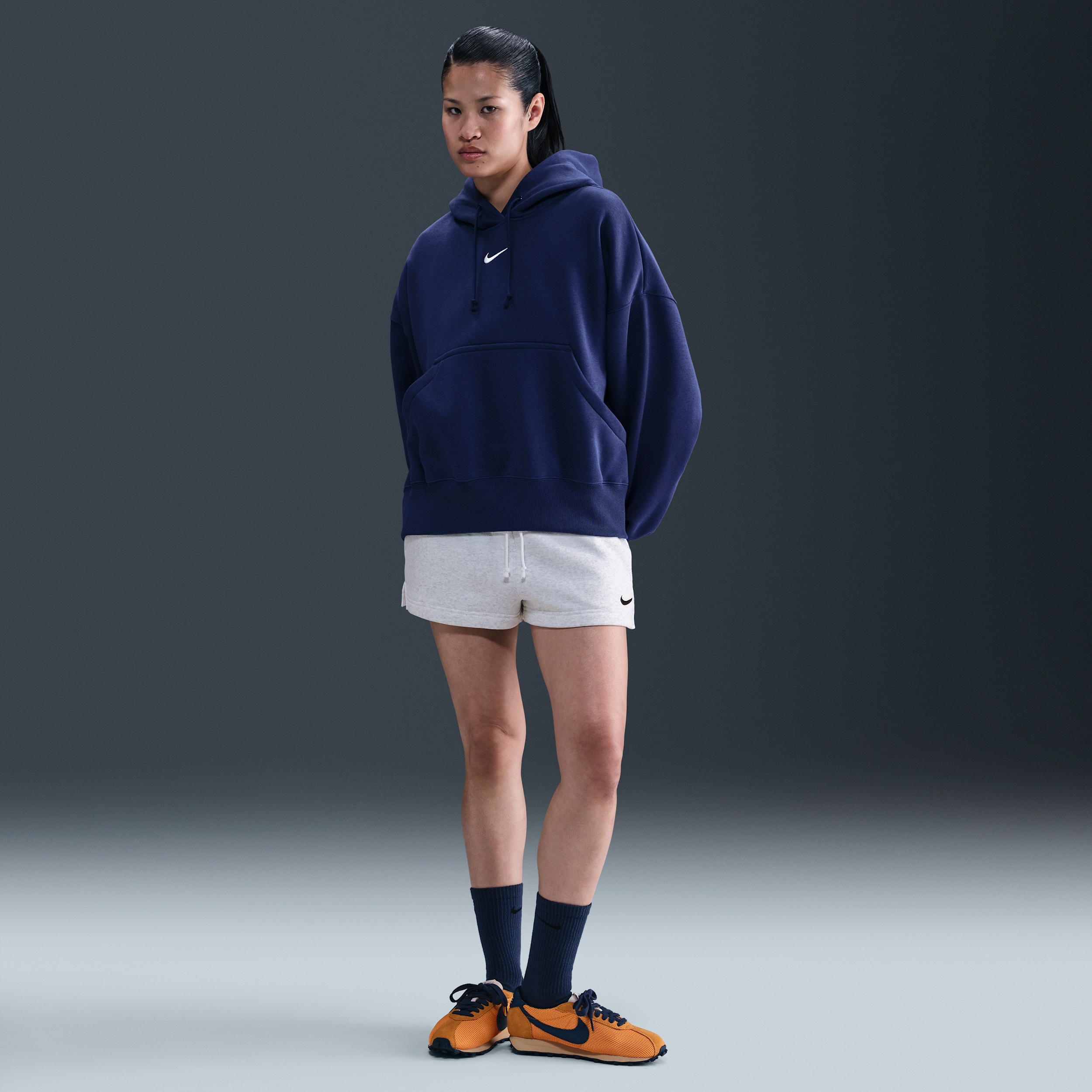 Nike Sportswear Phoenix Fleece damesshorts met halfhoge taille (5 cm) - Bruin