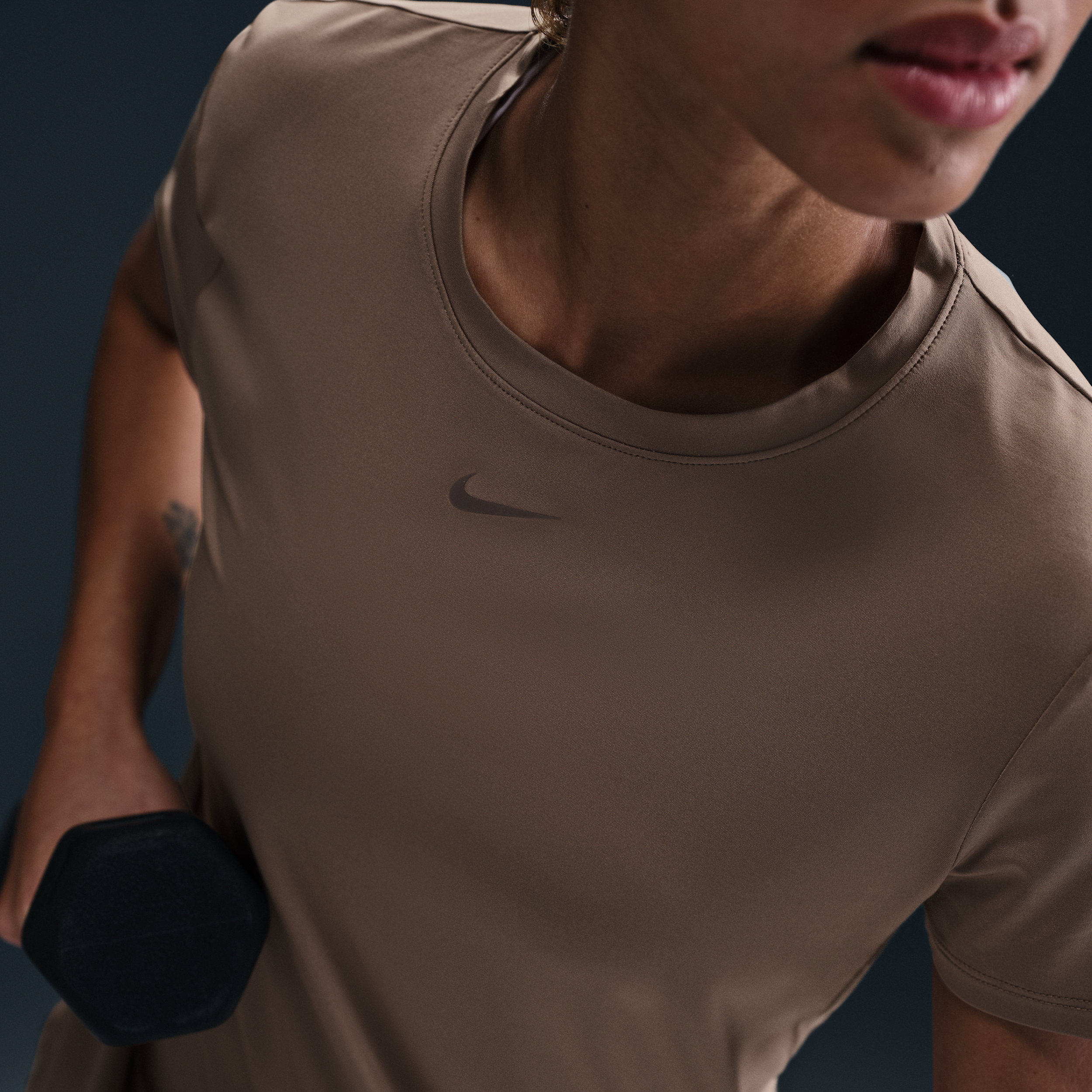 Haut à manches courtes Dri-FIT Nike One Classic pour femme - Marron
