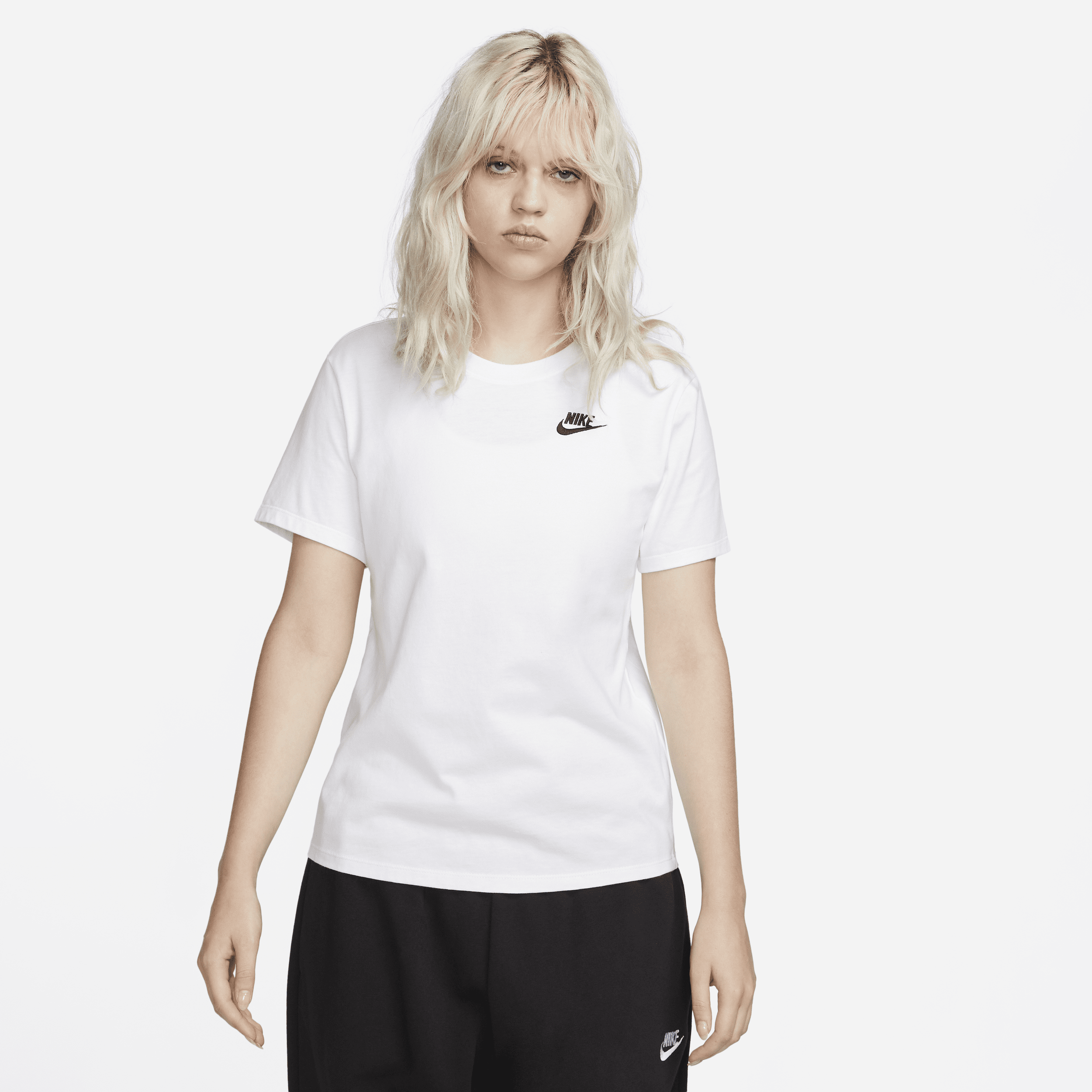 tee-shirt-nike-sportswear-club-essentials-pour-femme-blanc-s-fr-38-40-dx7902-100