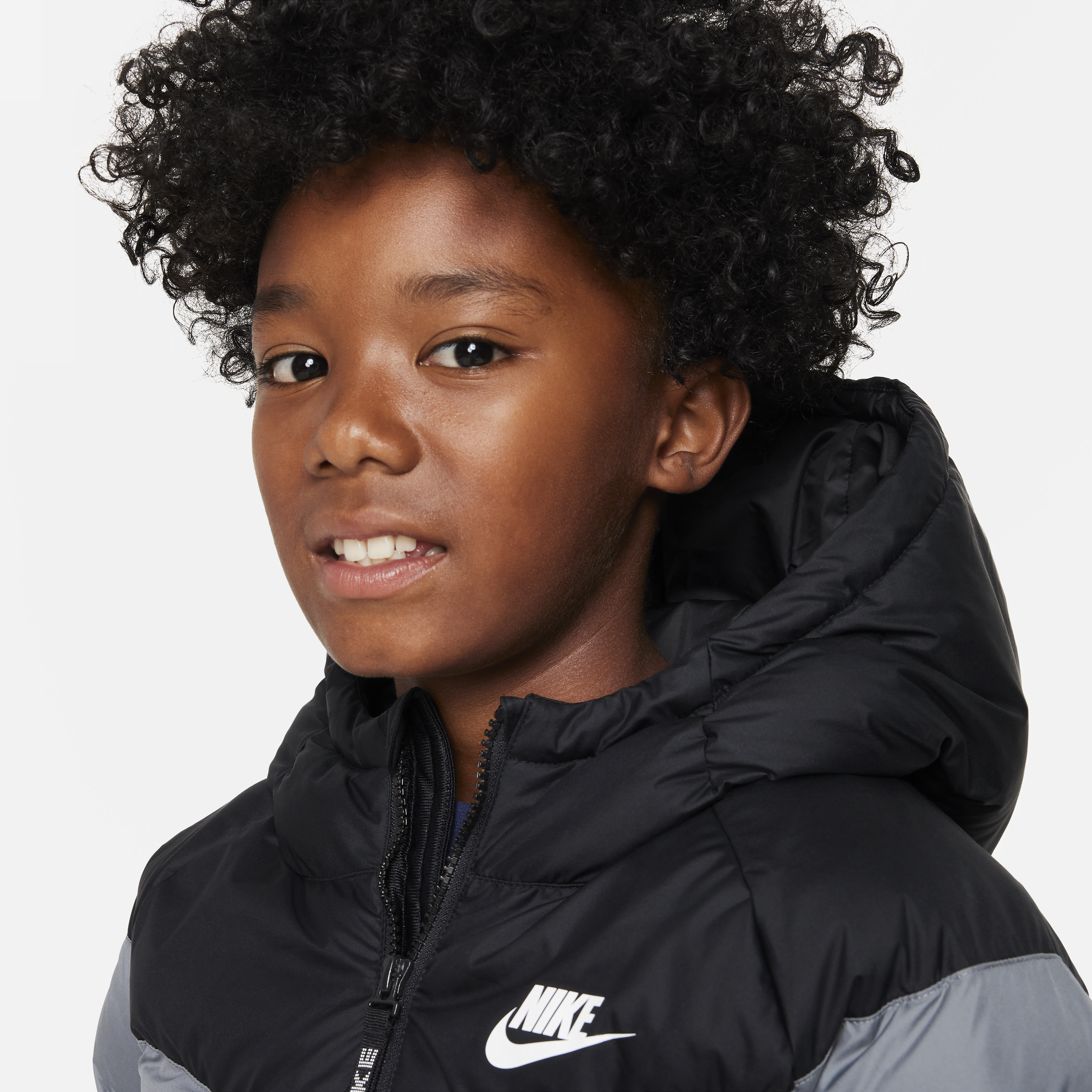 Nike Sportswear kinderjack met synthetische vulling en capuchon Zwart